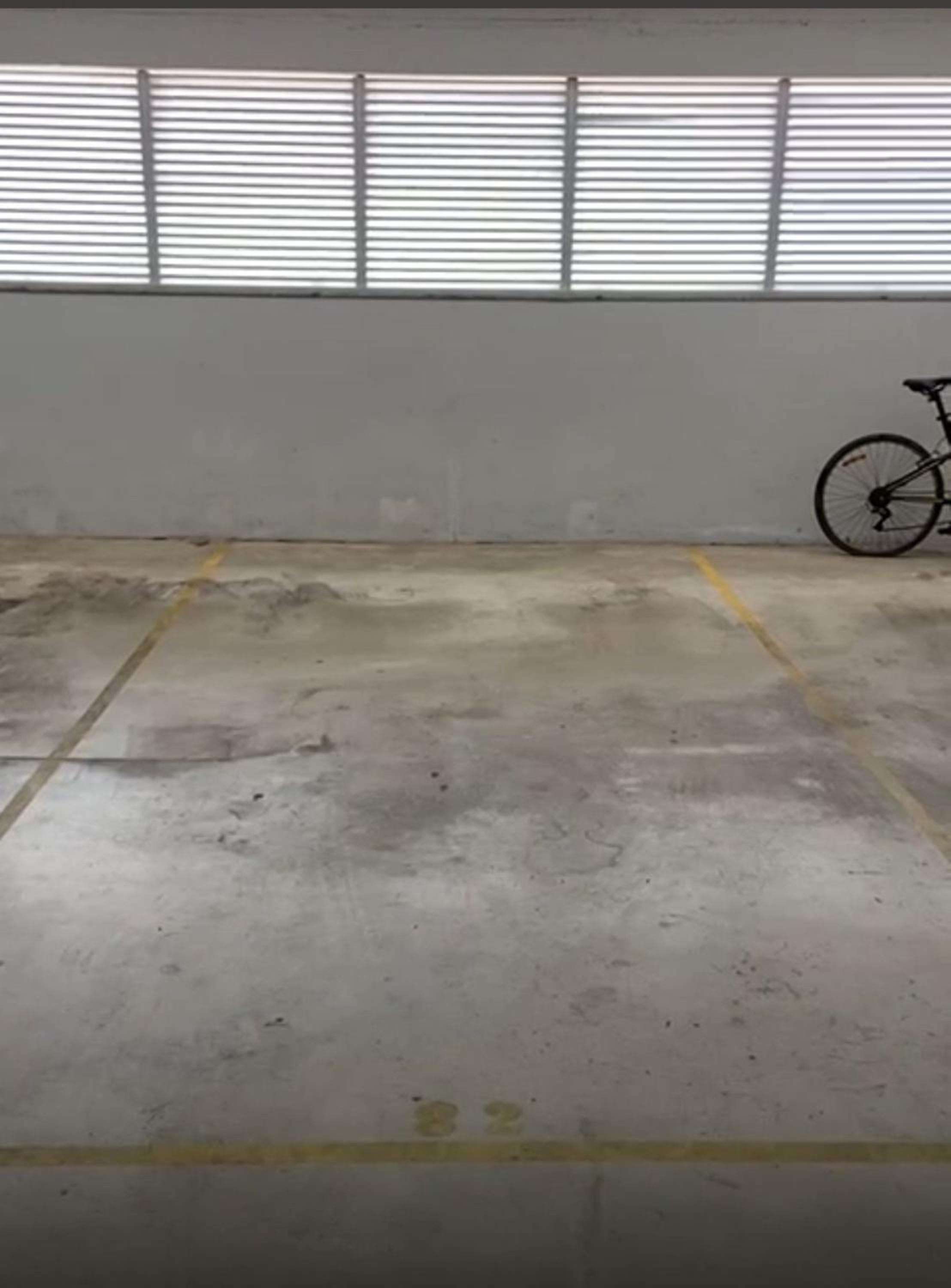 Encantador,Novo,Central,Com Garagem! Sem Taxas!