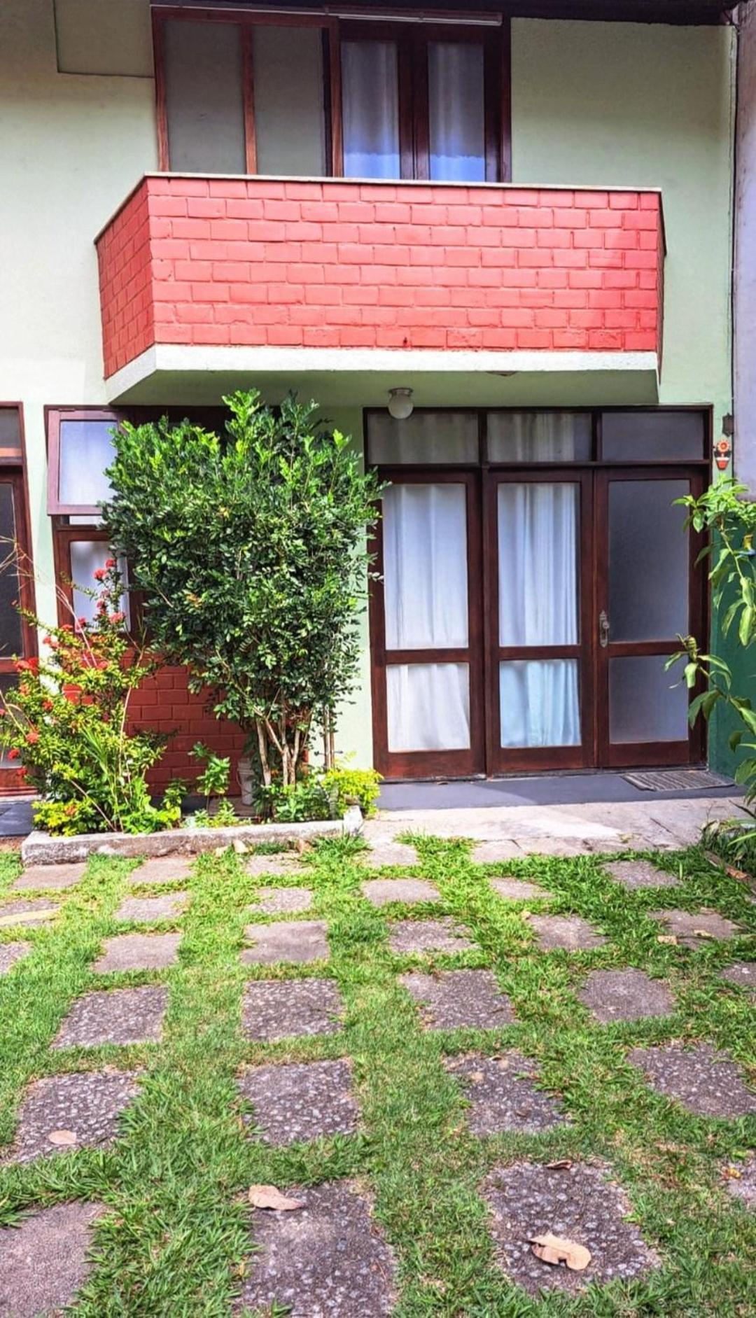 Casa completa em Peró!