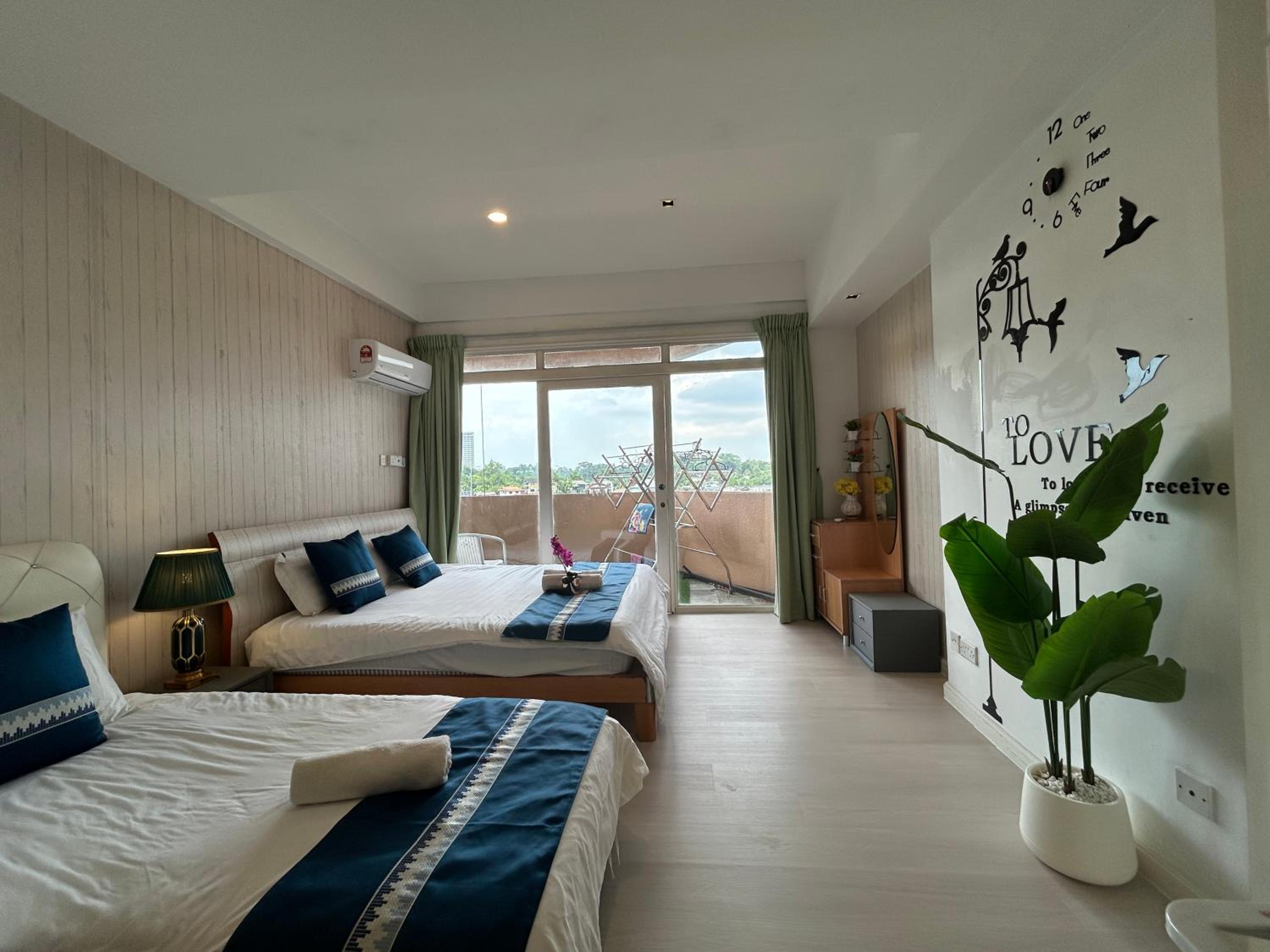 Riverbank Suites apartment photo 6
