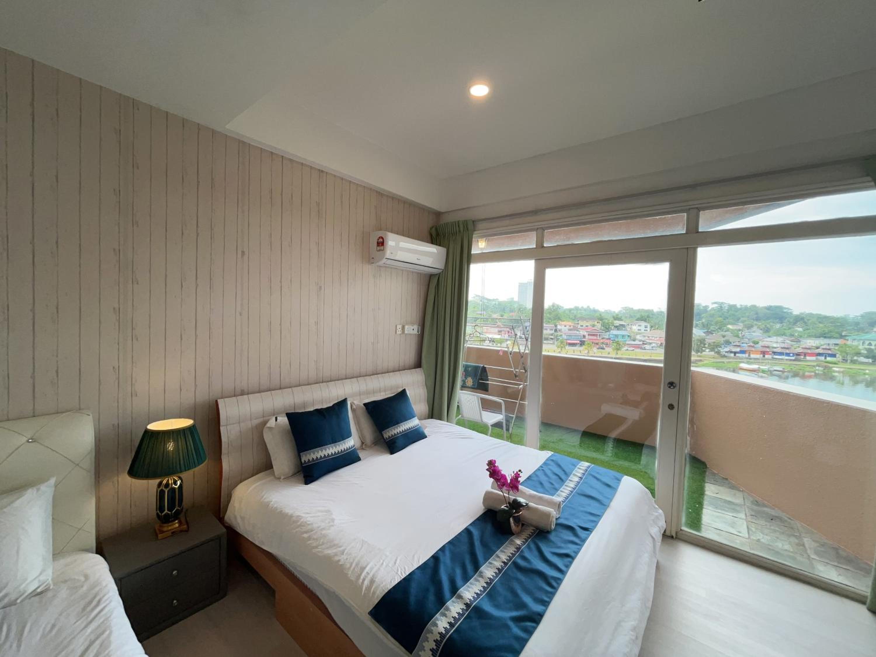 Riverbank Suites apartment photo 1