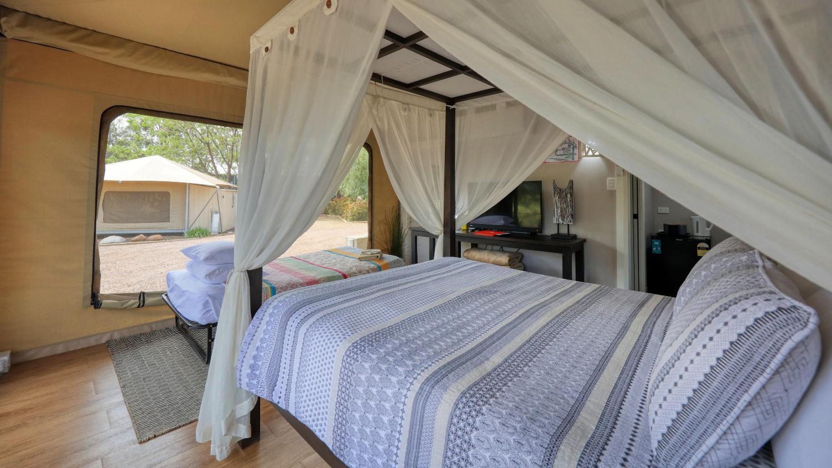Dubbo Rhino Lodge view 4
