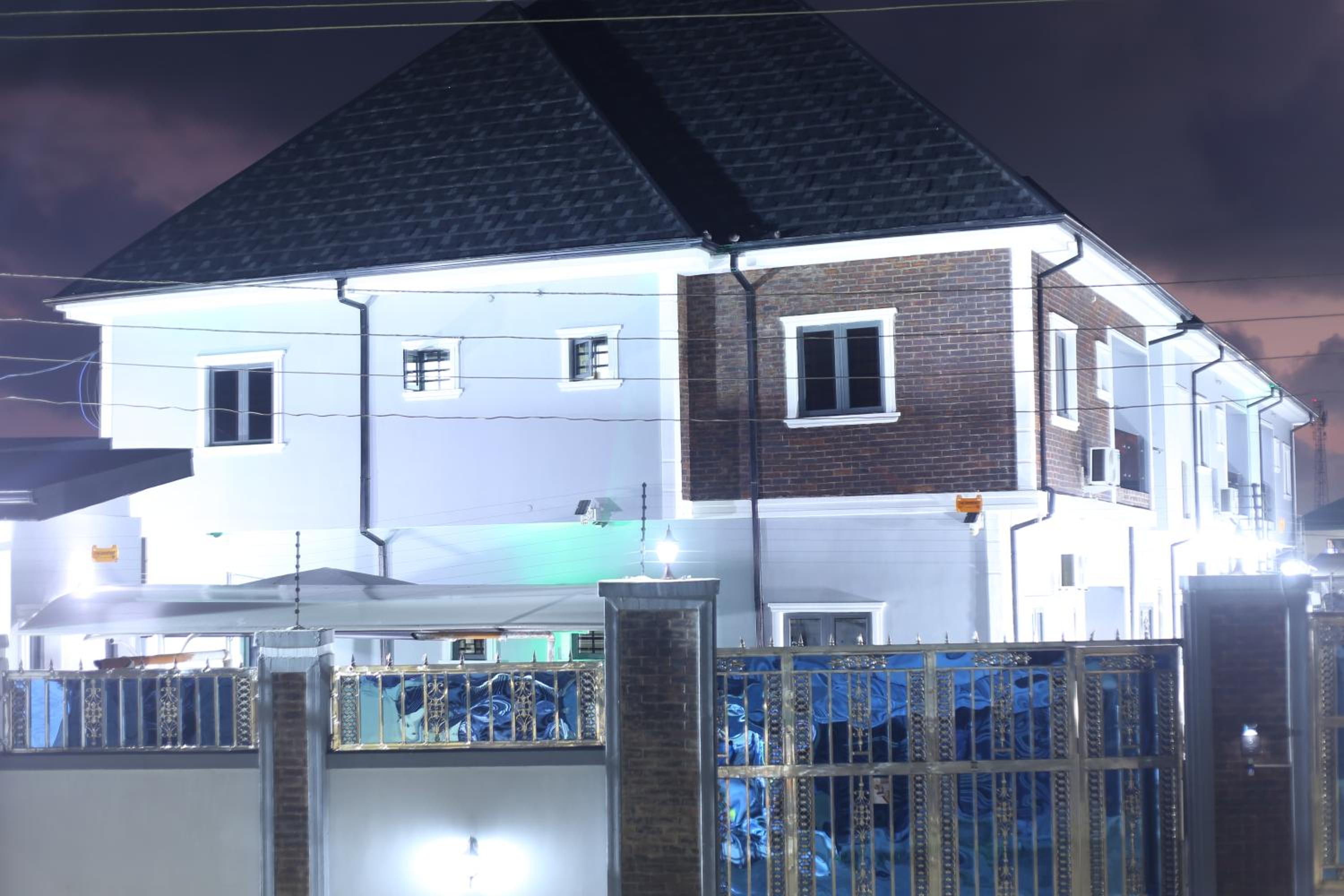Madeb Apartments