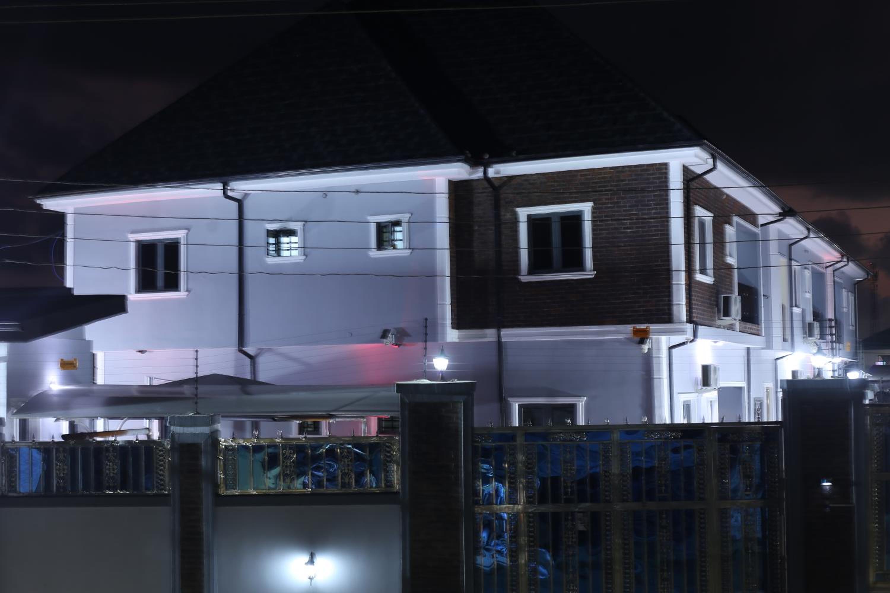 Madeb Apartments