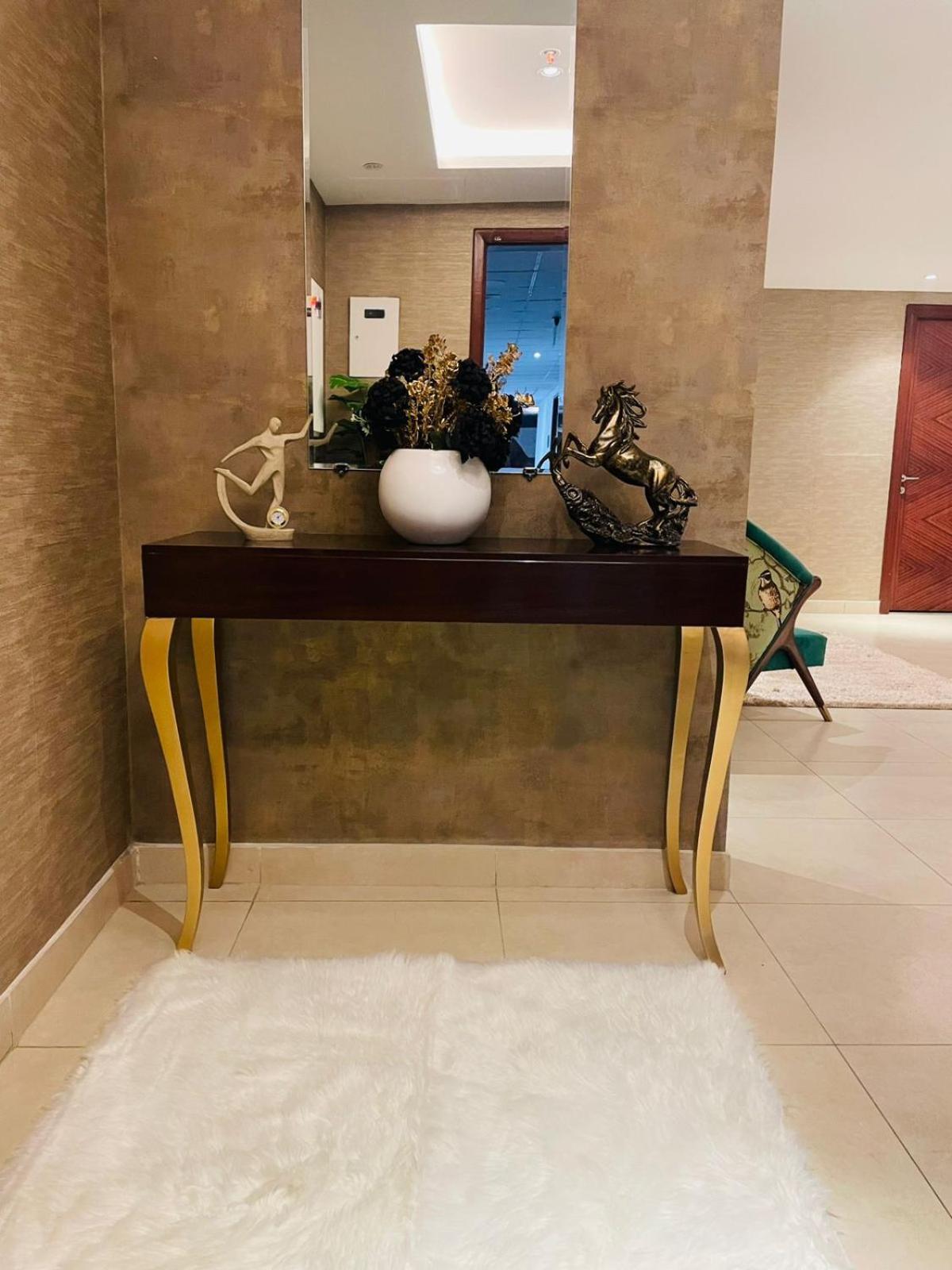 Two Bedroom Apartment Goldcrest Lahore BertholdBnB