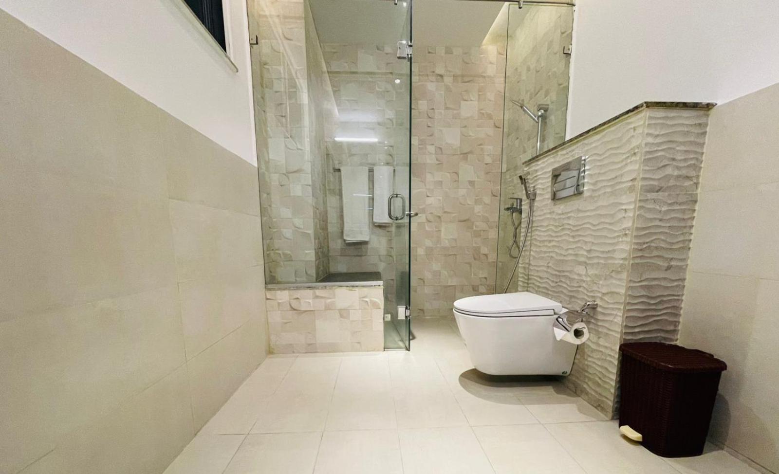 Two Bedroom Apartment Goldcrest Lahore BertholdBnB