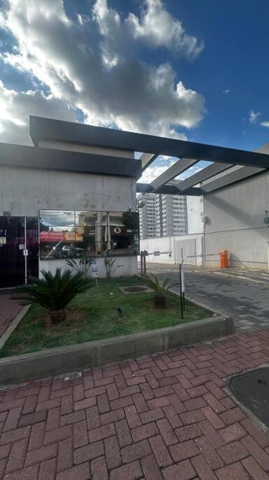 Apê Ruby com 2Q com Ar em 1 Quarto e Garagem