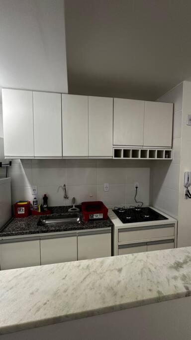 Apê Ruby com 2Q com Ar em 1 Quarto e Garagem