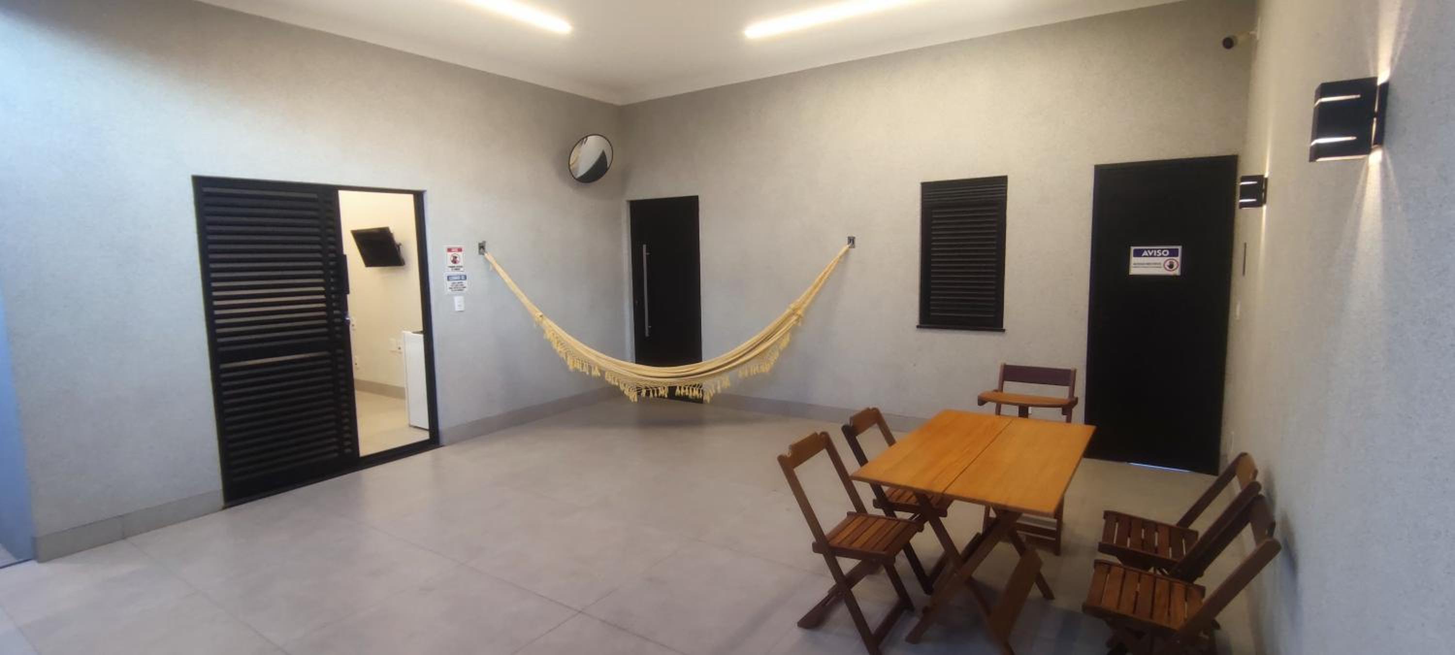 Suíte Aconchegante e Garagem Grátis - Até 4 Pessoas