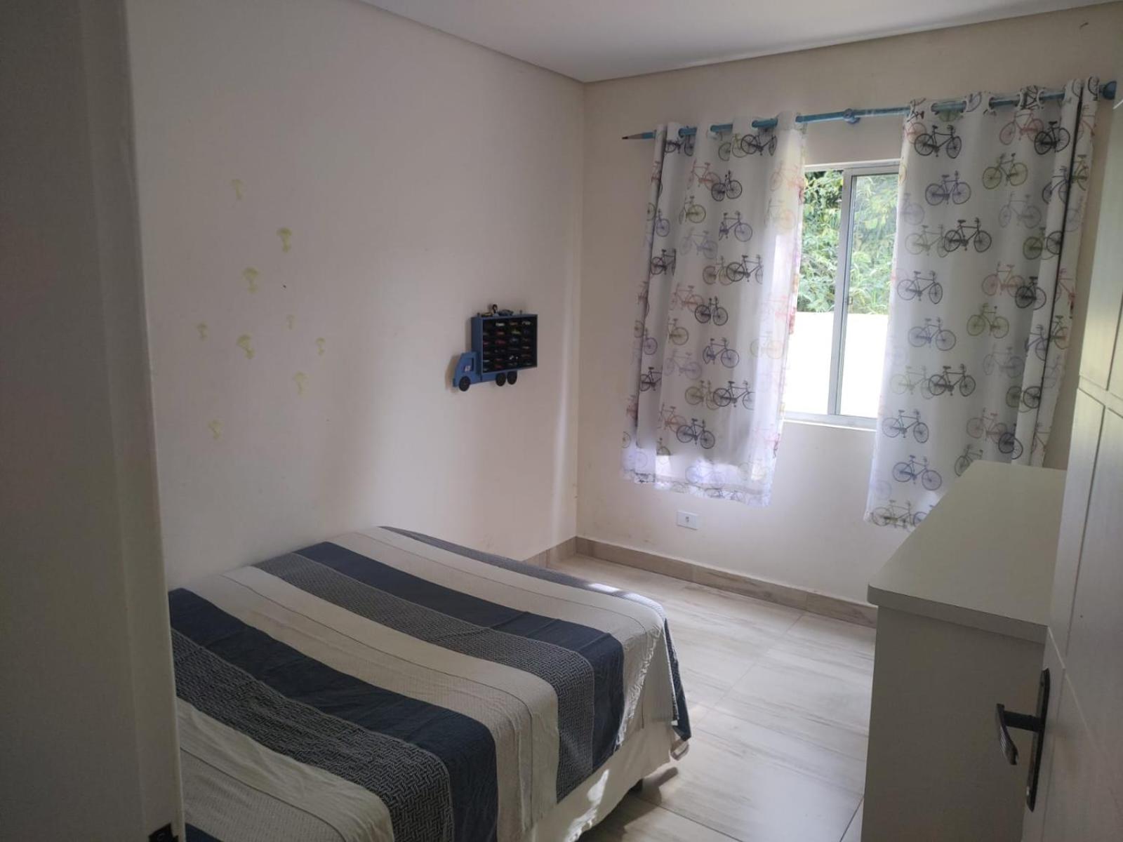 casa 700m da praia, ideal para família, 3 quartos , piscina, ar condicionado, churrasqueira, wi fi, estacionamento, até 10 pessoas,