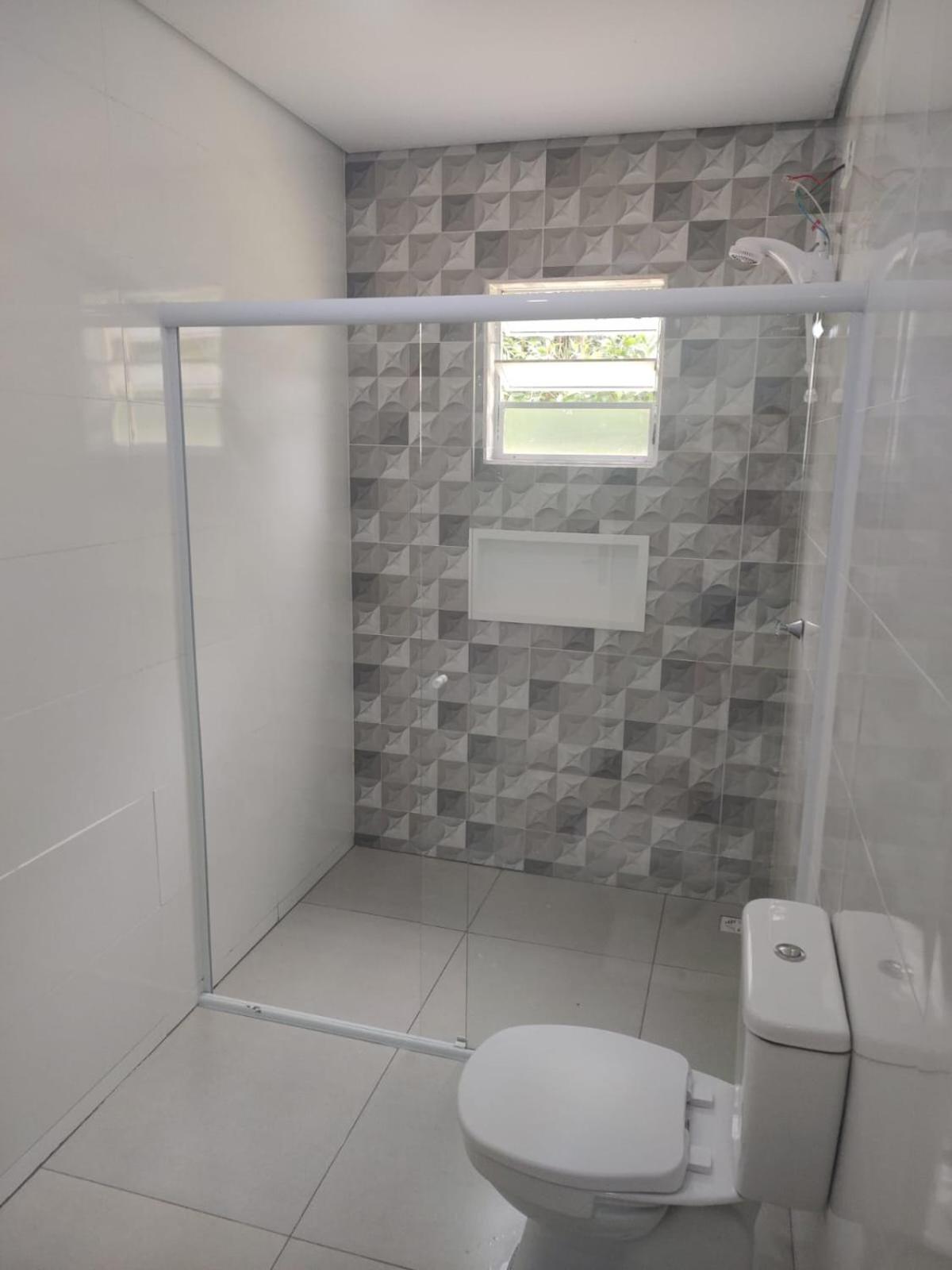 casa 700m da praia, ideal para família, 3 quartos , piscina, ar condicionado, churrasqueira, wi fi, estacionamento, até 10 pessoas,