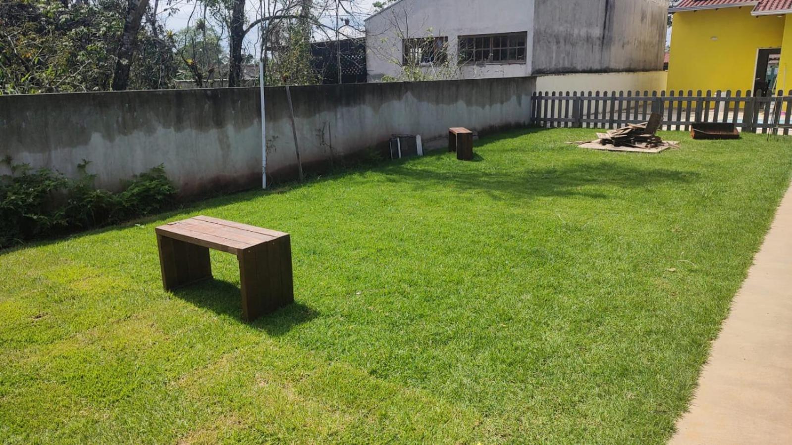 casa 700m da praia, ideal para família, 3 quartos , piscina, ar condicionado, churrasqueira, wi fi, estacionamento, até 10 pessoas,