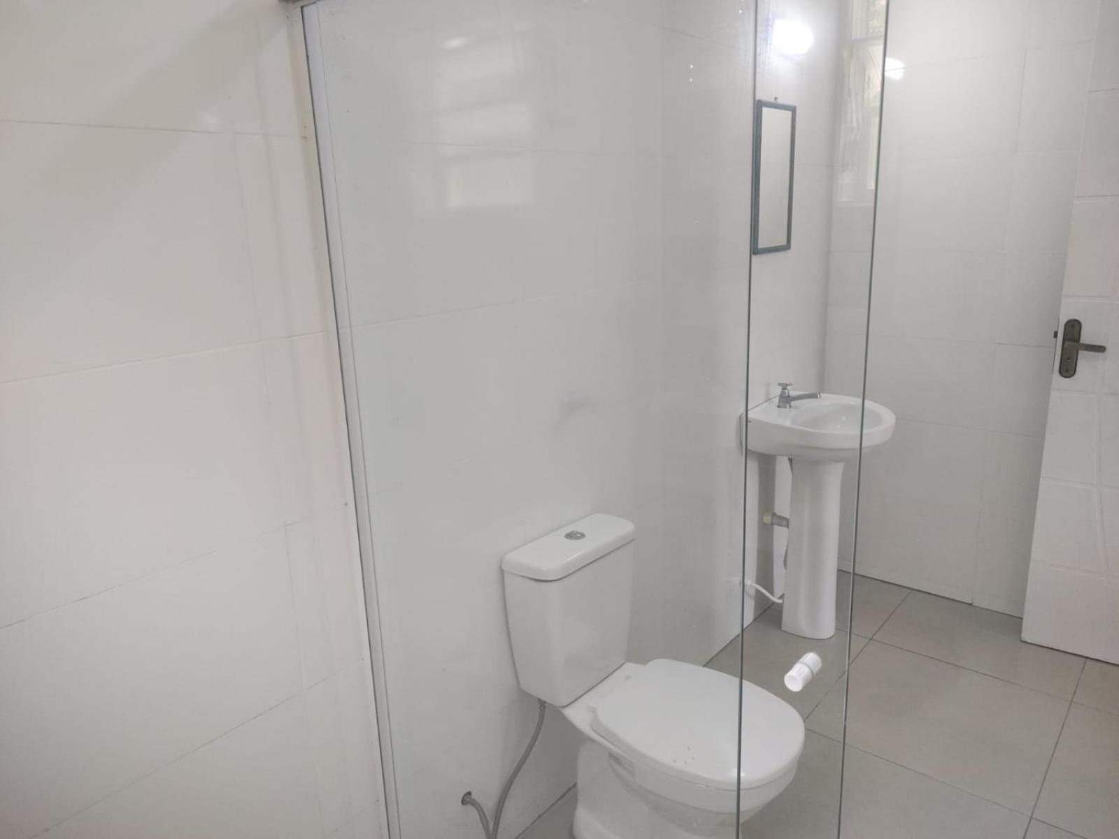 casa 700m da praia, ideal para família, 3 quartos , piscina, ar condicionado, churrasqueira, wi fi, estacionamento, até 10 pessoas,