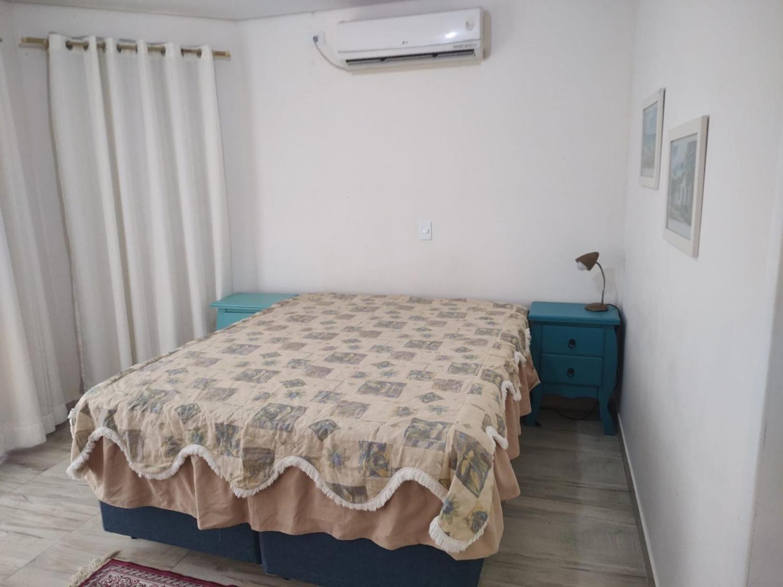 casa 700m da praia, ideal para família, 3 quartos , piscina, ar condicionado, churrasqueira, wi fi, estacionamento, até 10 pessoas,
