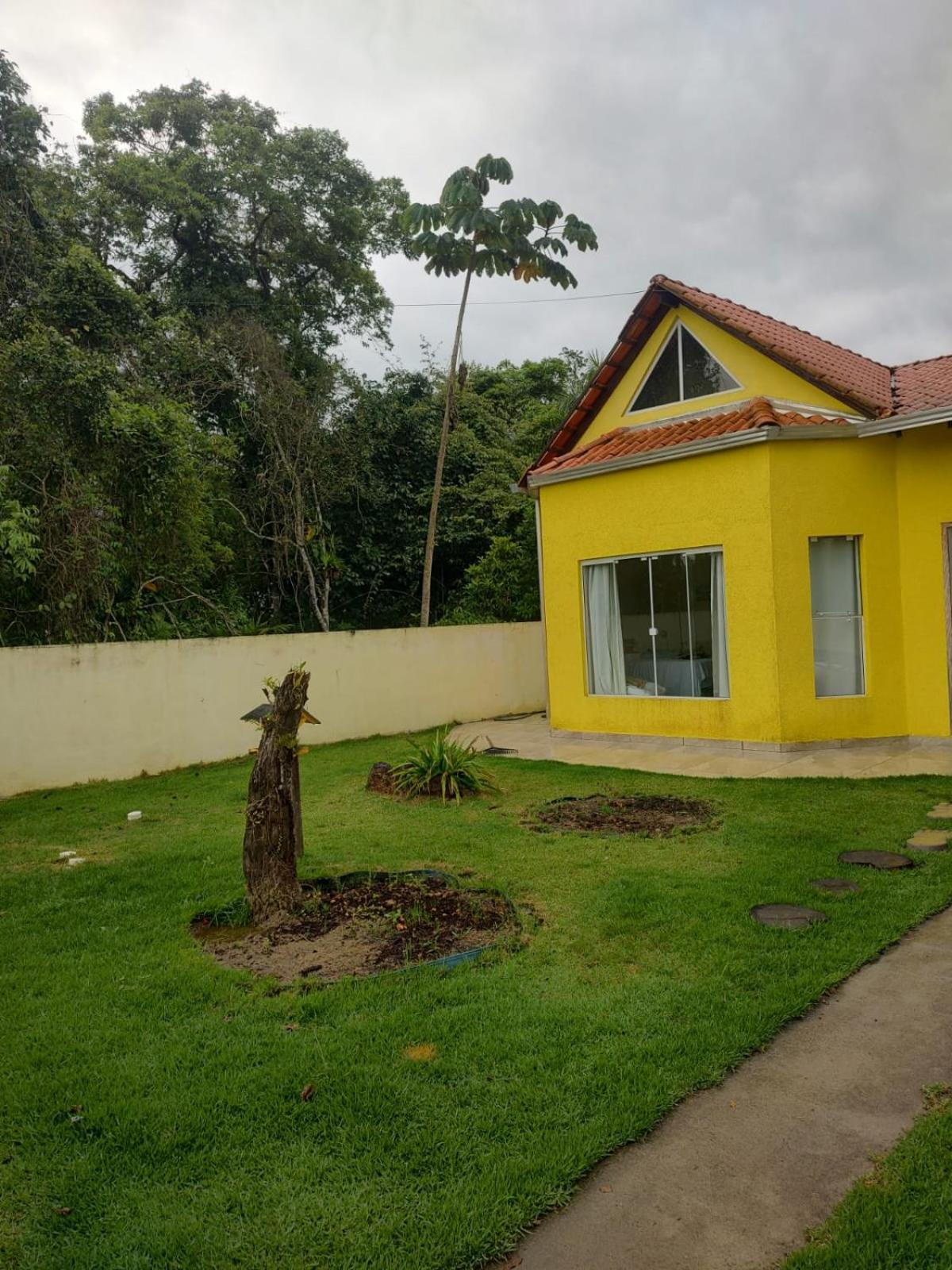 casa 700m da praia, ideal para família, 3 quartos , piscina, ar condicionado, churrasqueira, wi fi, estacionamento, até 10 pessoas,