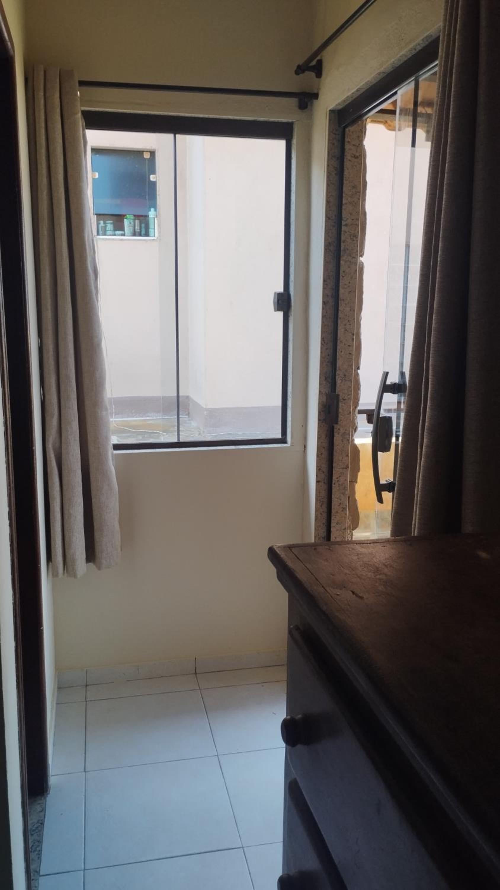Cabo Frio, Piscina de frente pro Mar, Pé na areia