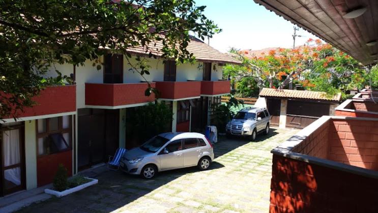 Casa completa em Peró!