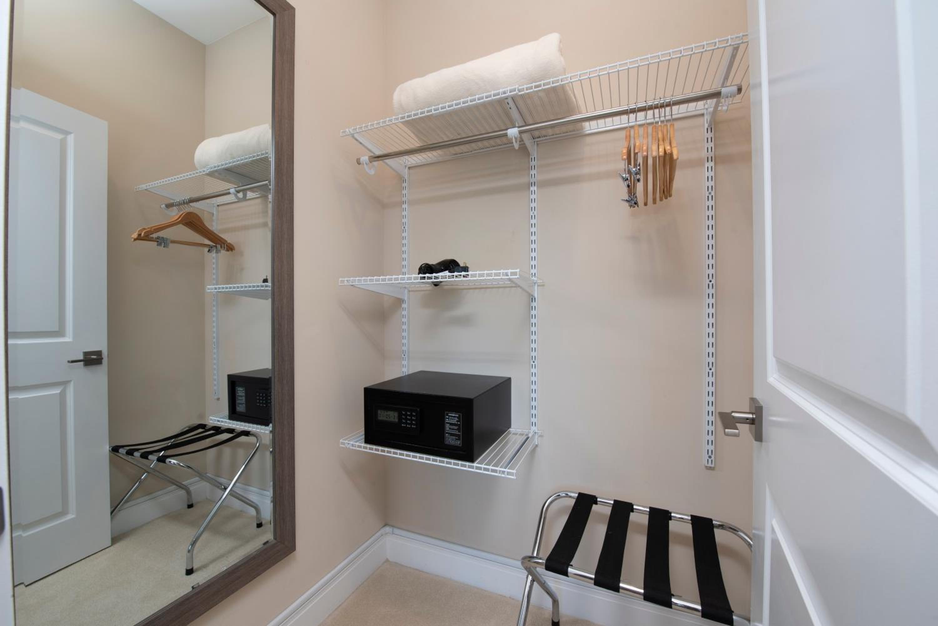 4BD All suites home with BBQ 5 min from Disney