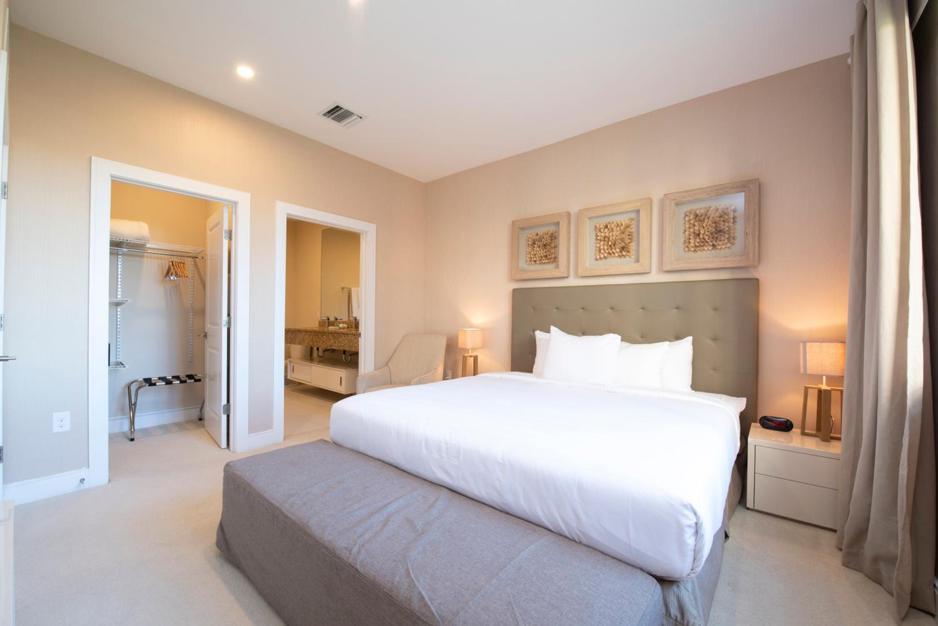 4BD All suites home with BBQ 5 min from Disney