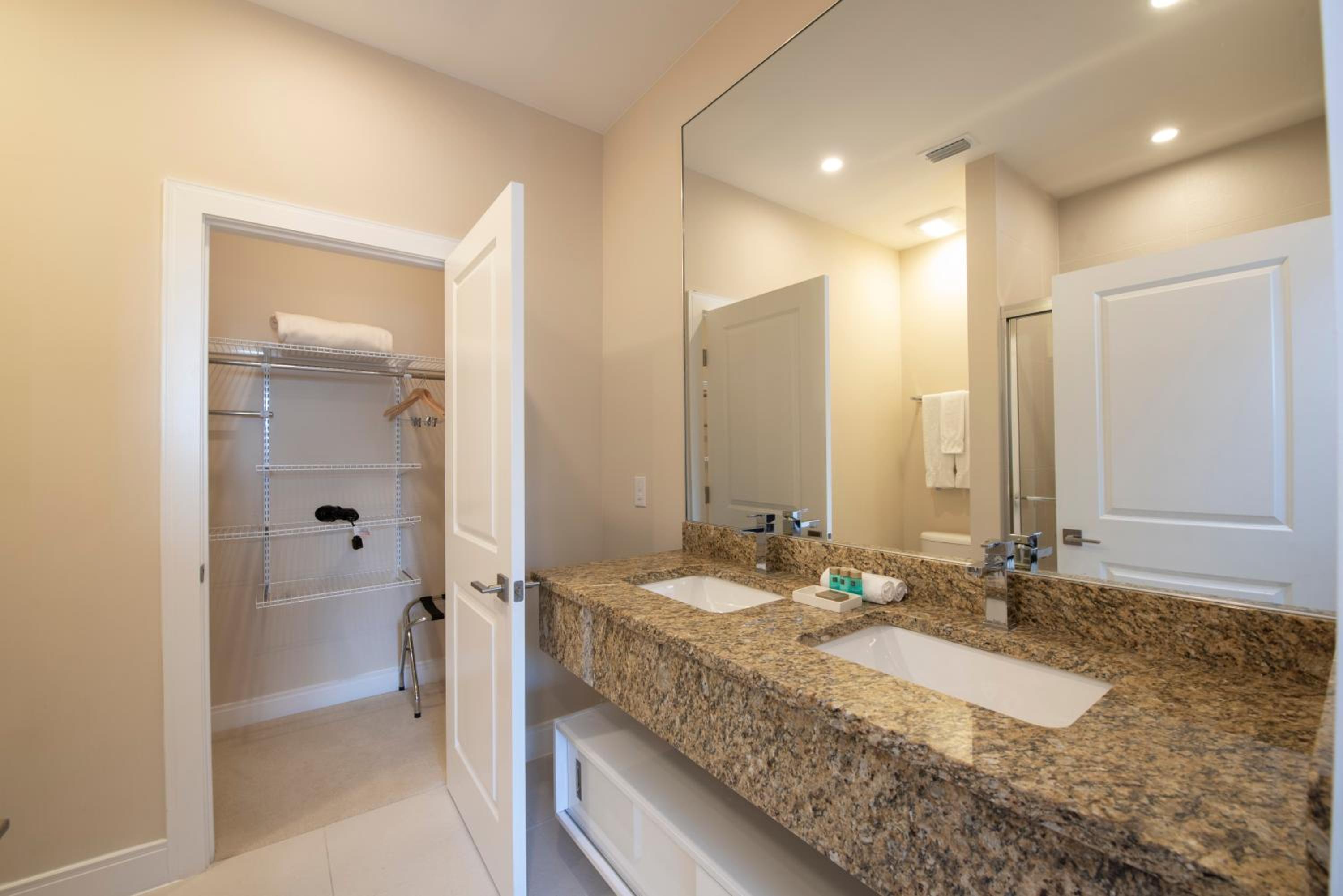 4BD All suites home with BBQ 5 min from Disney