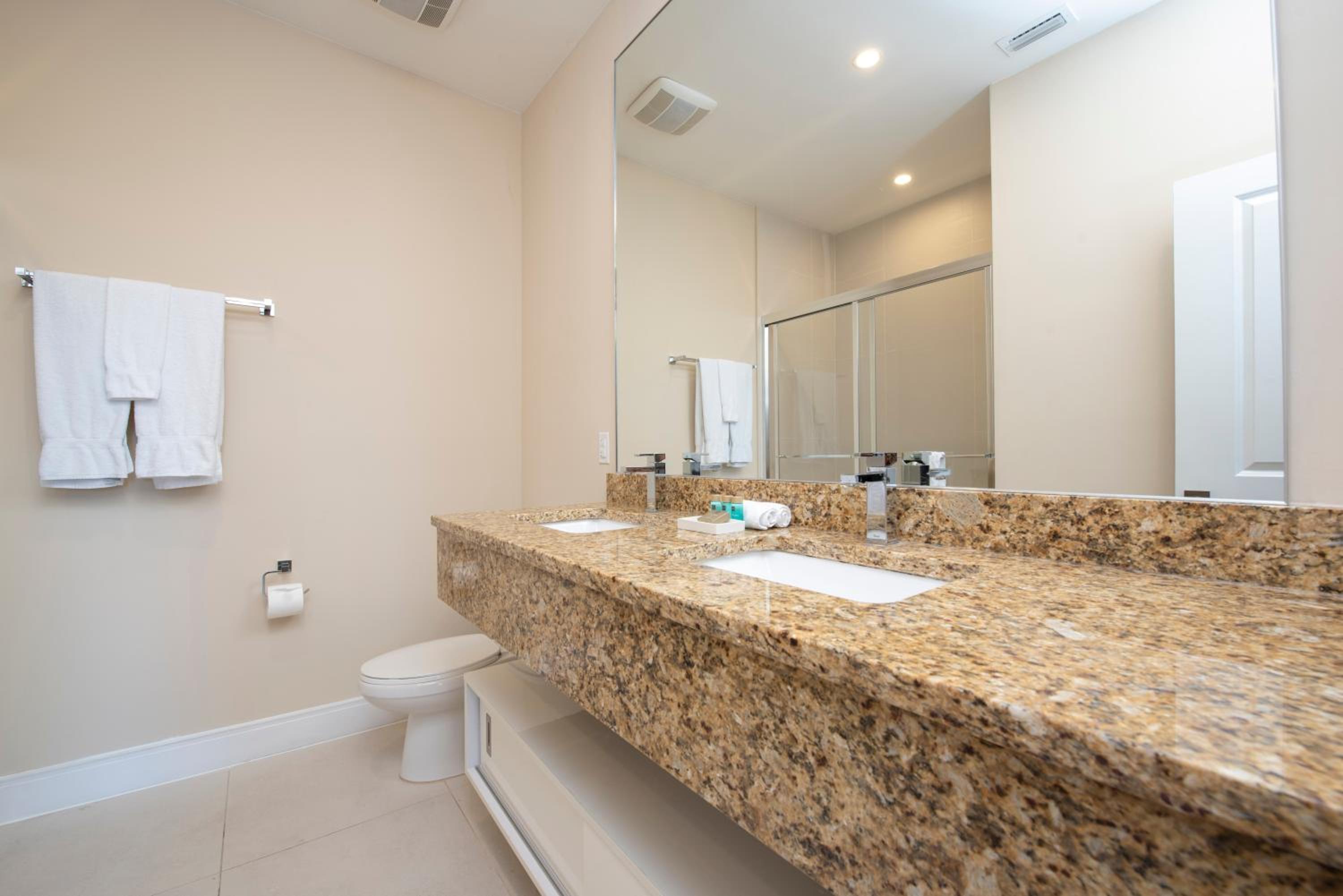 4BD All suites home with BBQ 5 min from Disney