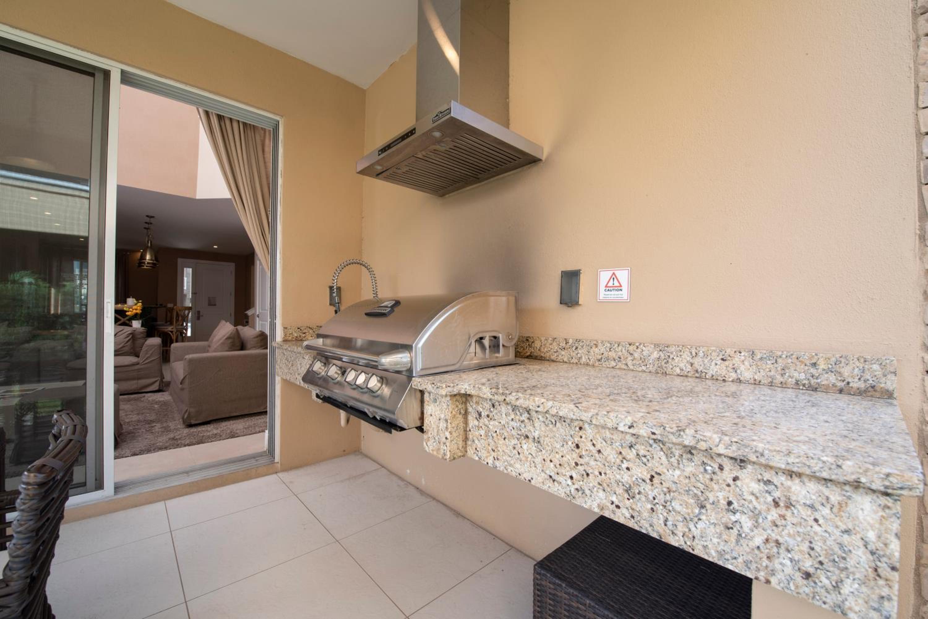 4BD All suites home with BBQ 5 min from Disney
