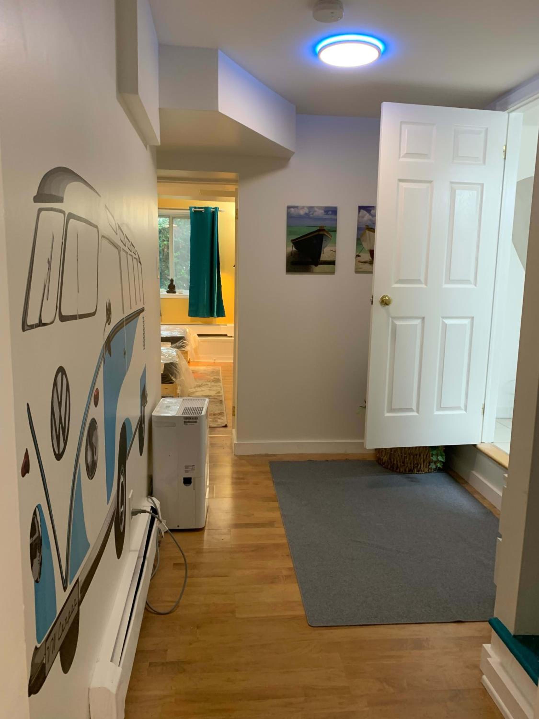 Vibrant and Funky Retreat on Fern Lane, Unit 1