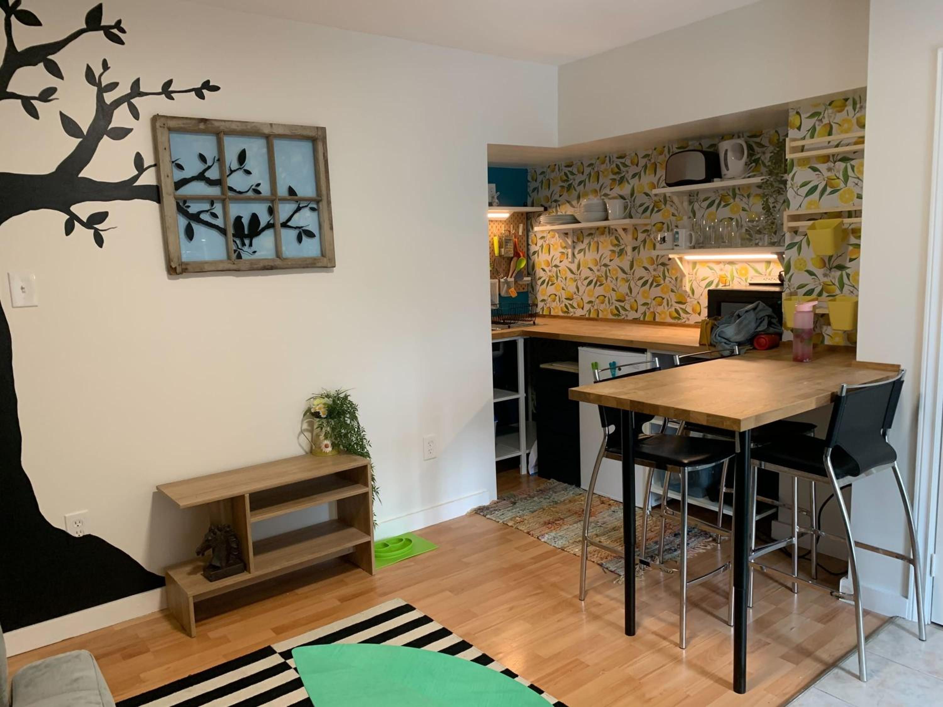 Vibrant and Funky Retreat on Fern Lane, Unit 1