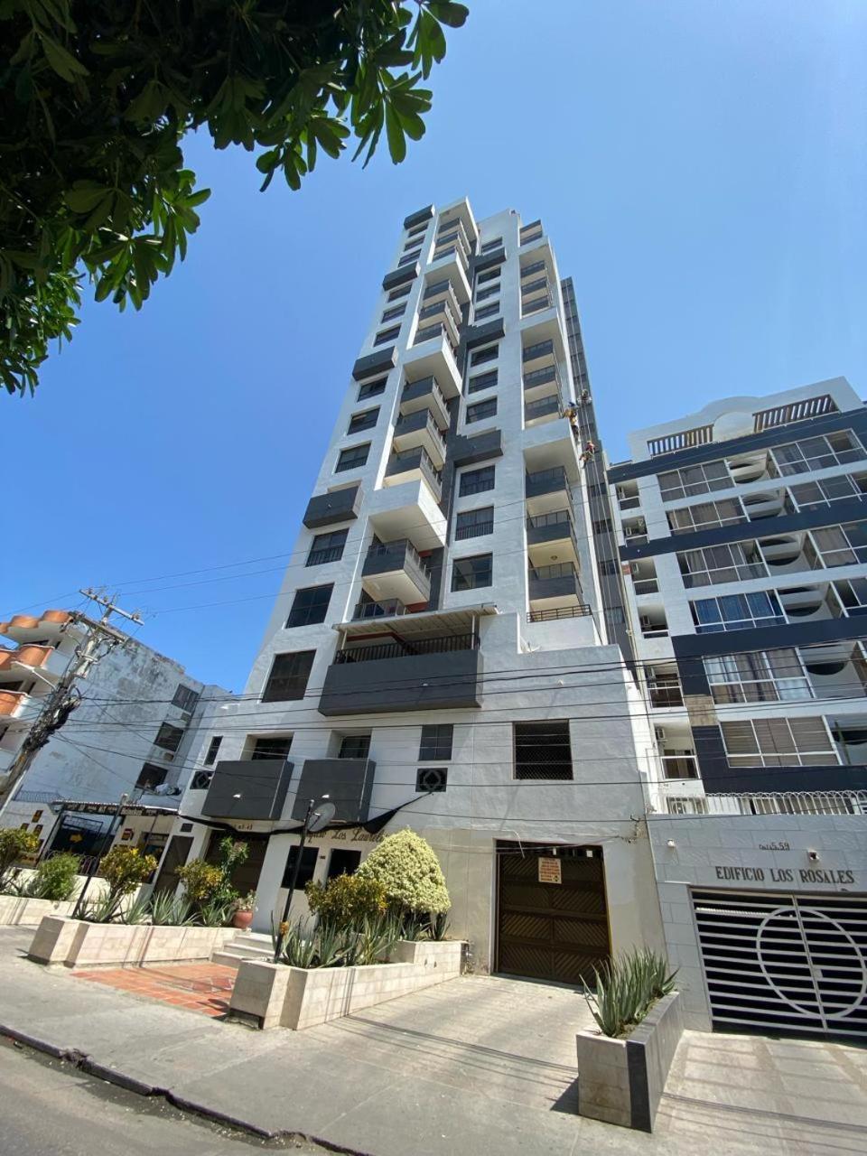 Apartamento VISTA AZUL RODADERO LAURELES 801