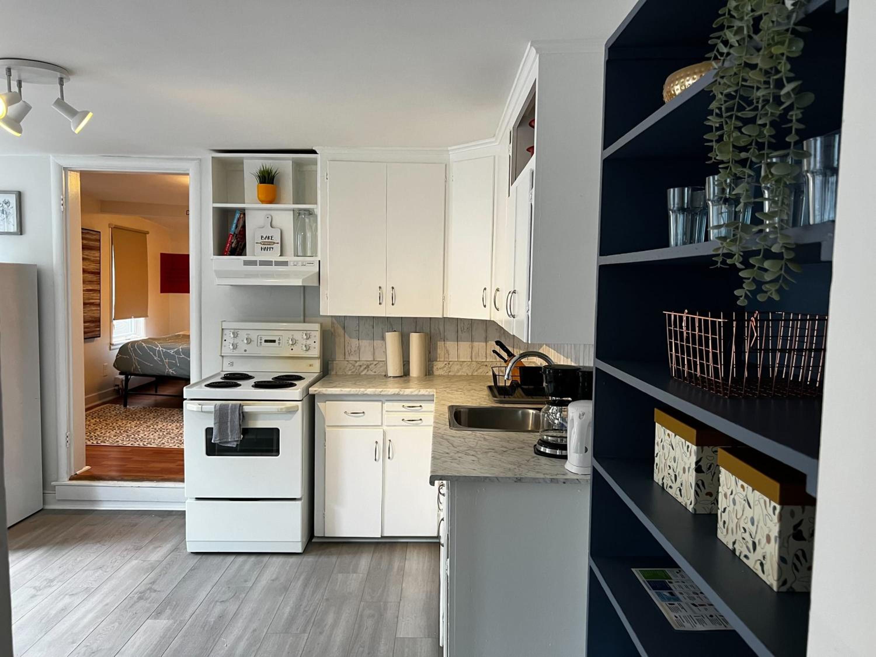Stylish 1-BDRM Prime Location, Unit 2
