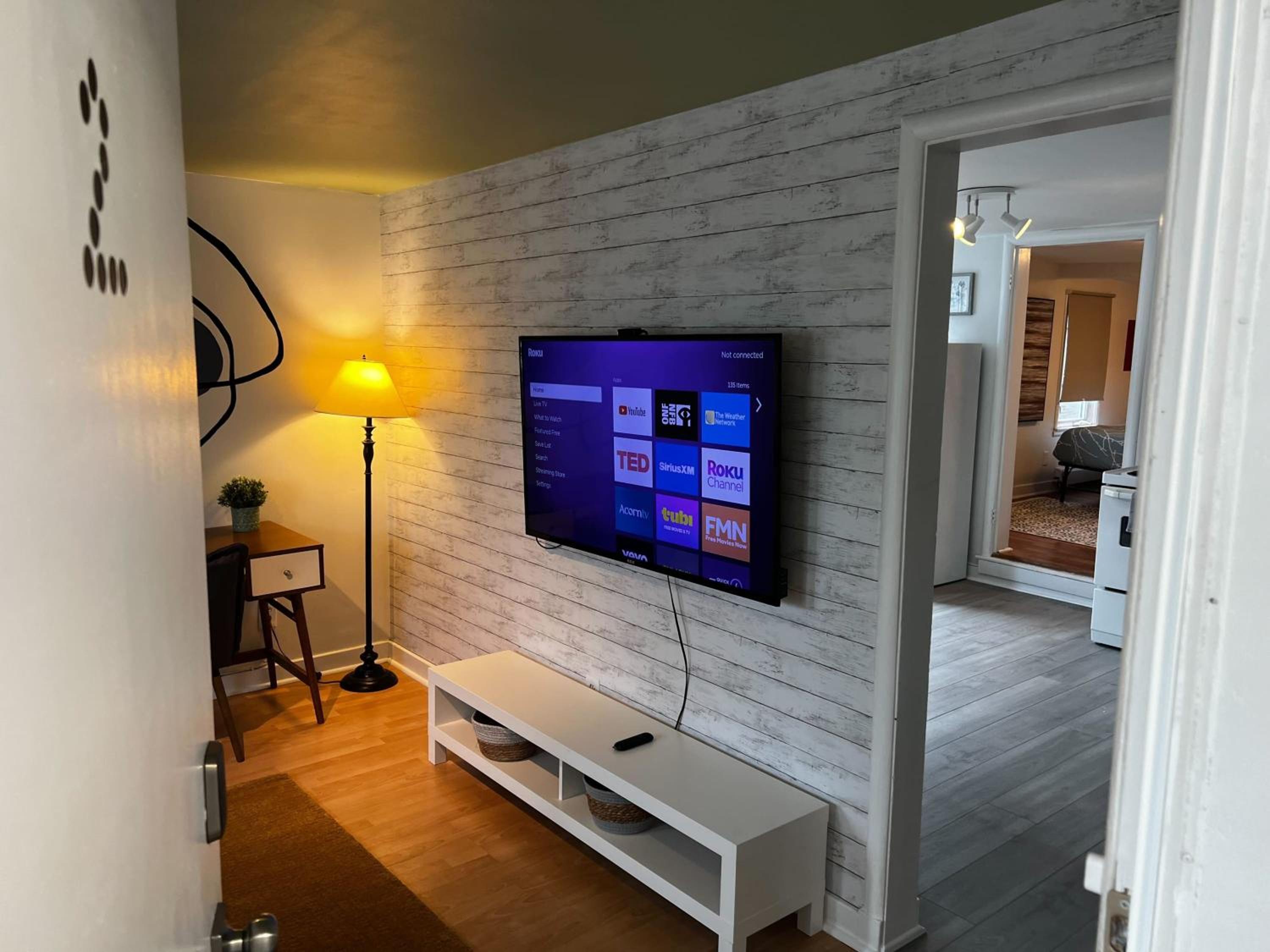 Stylish 1-BDRM Prime Location, Unit 2