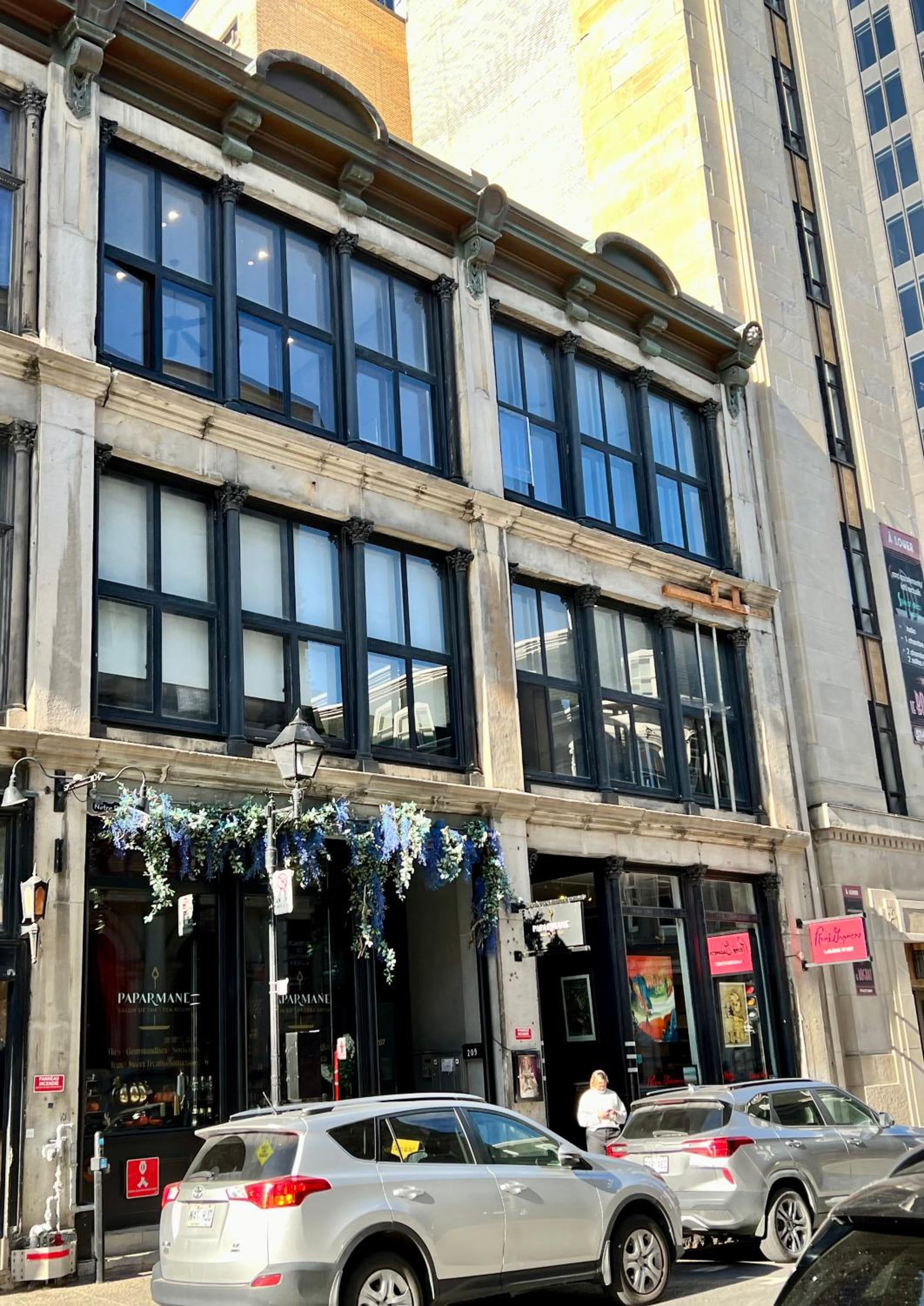 Elegant 3 Bedroom apartment in old port - 201