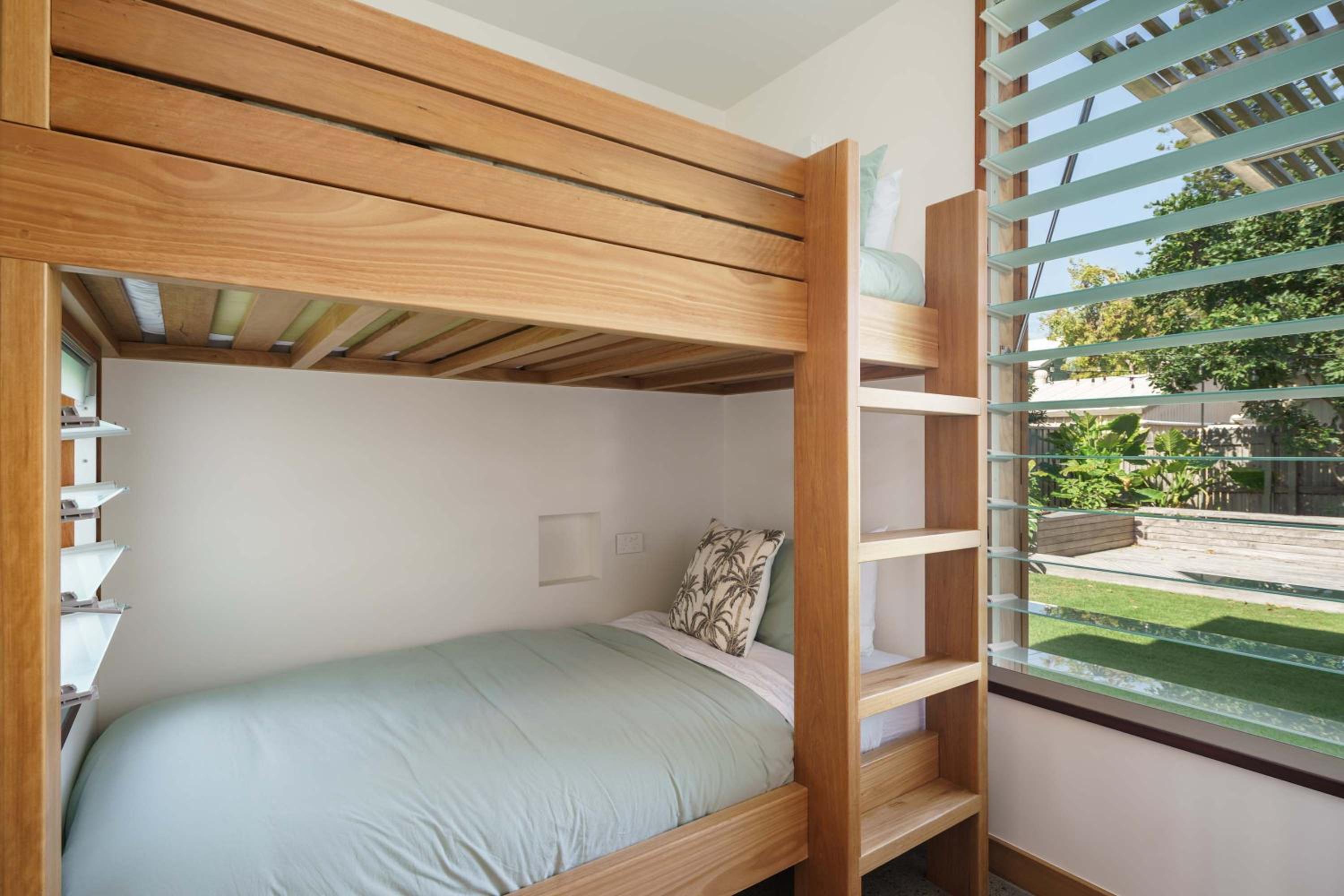 Serene Escape in Moffat Beach