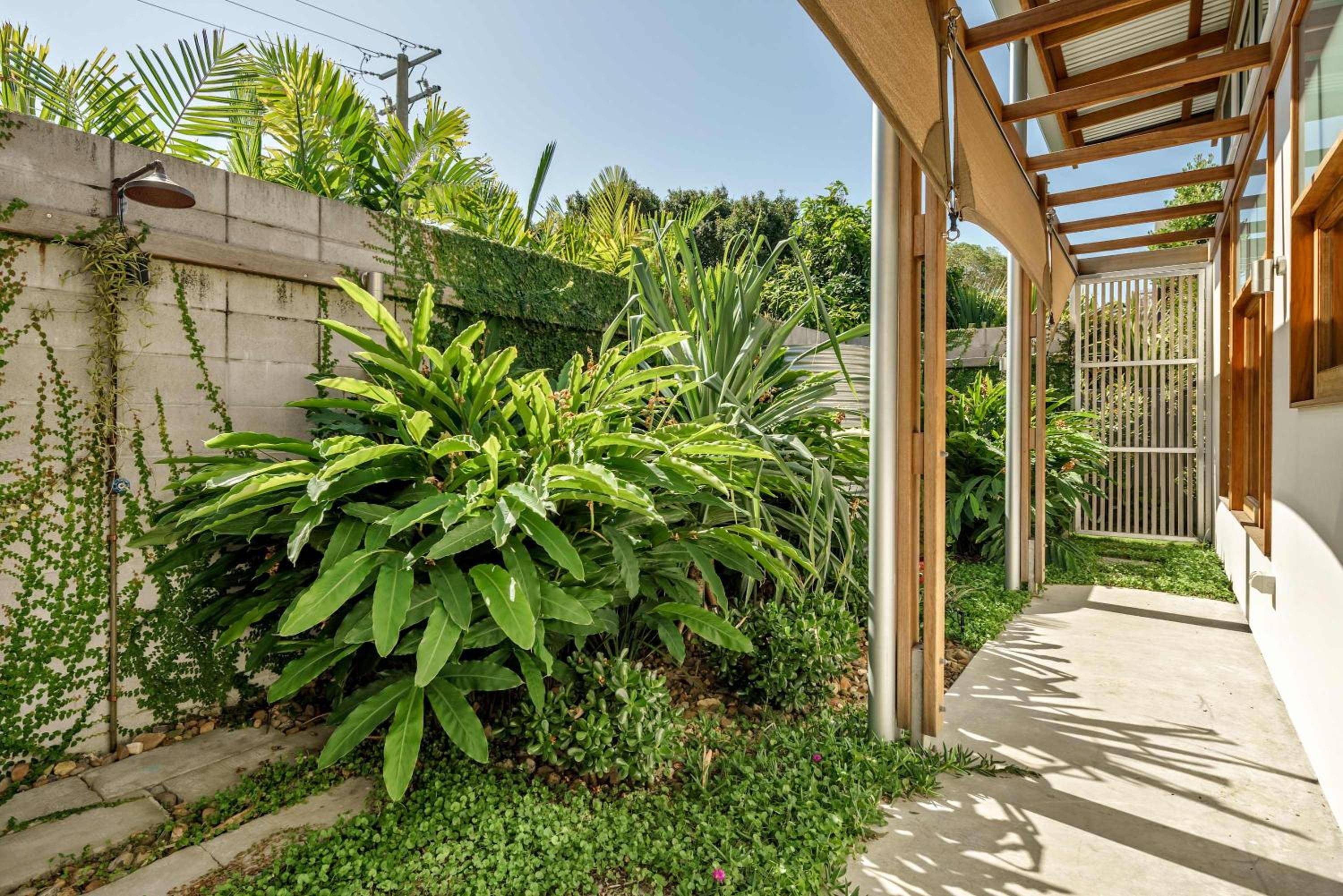 Serene Escape in Moffat Beach
