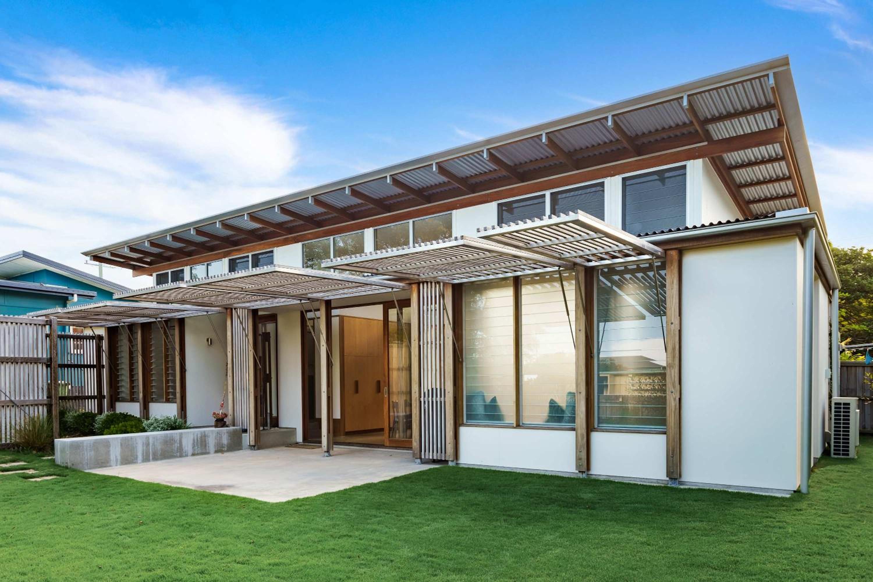 Serene Escape in Moffat Beach