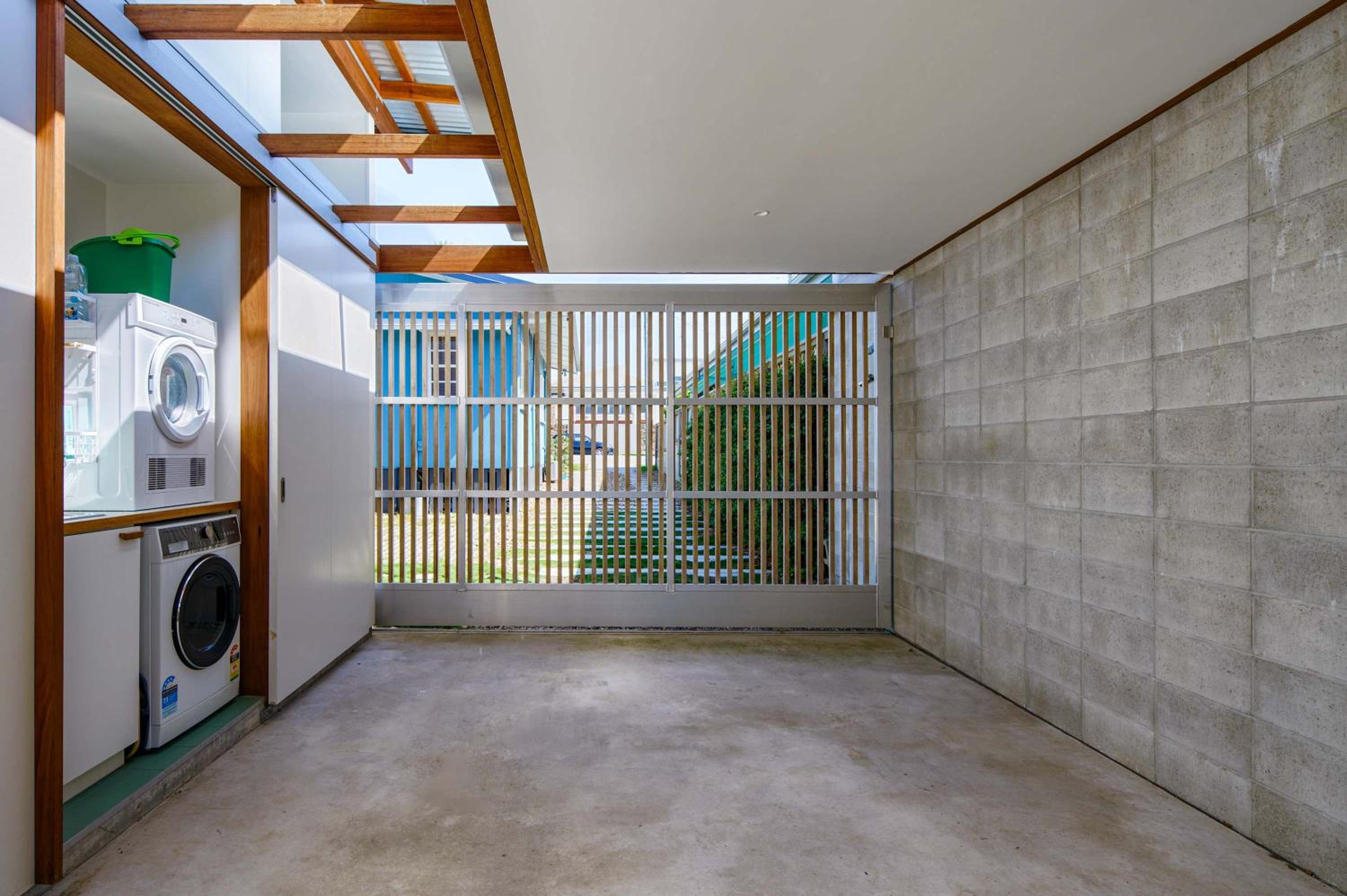 Serene Escape in Moffat Beach