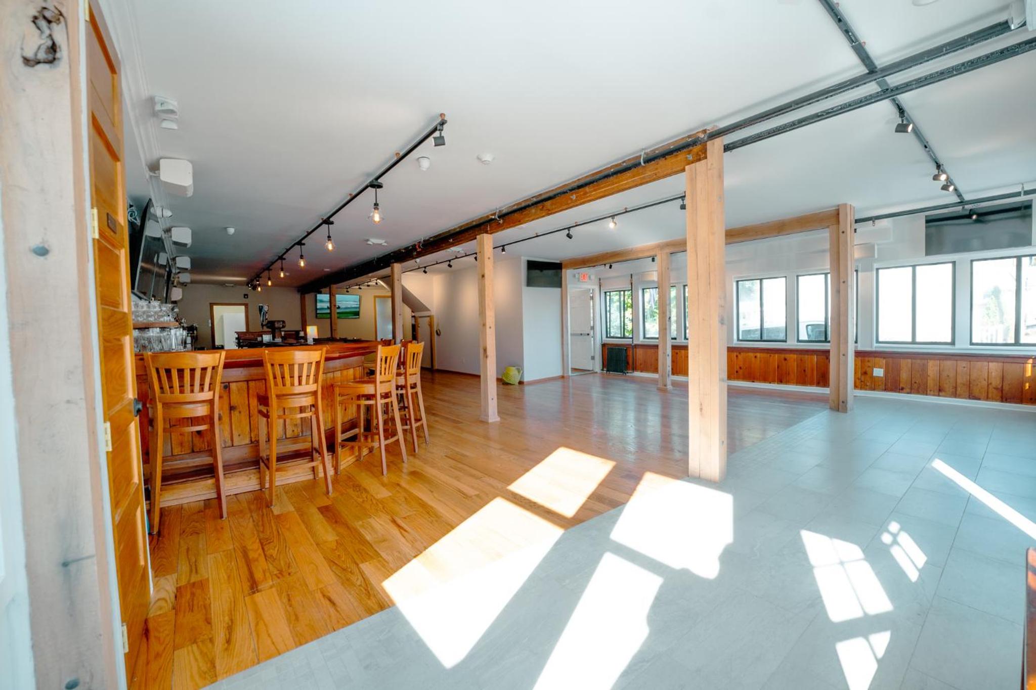 Hampton Bays Hotel On Main view 3