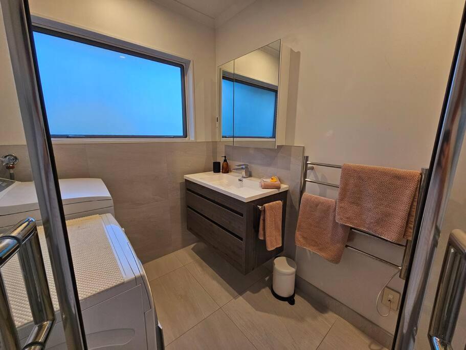 Kauri View Cottage - 2 Bedroom Self Contained Unit