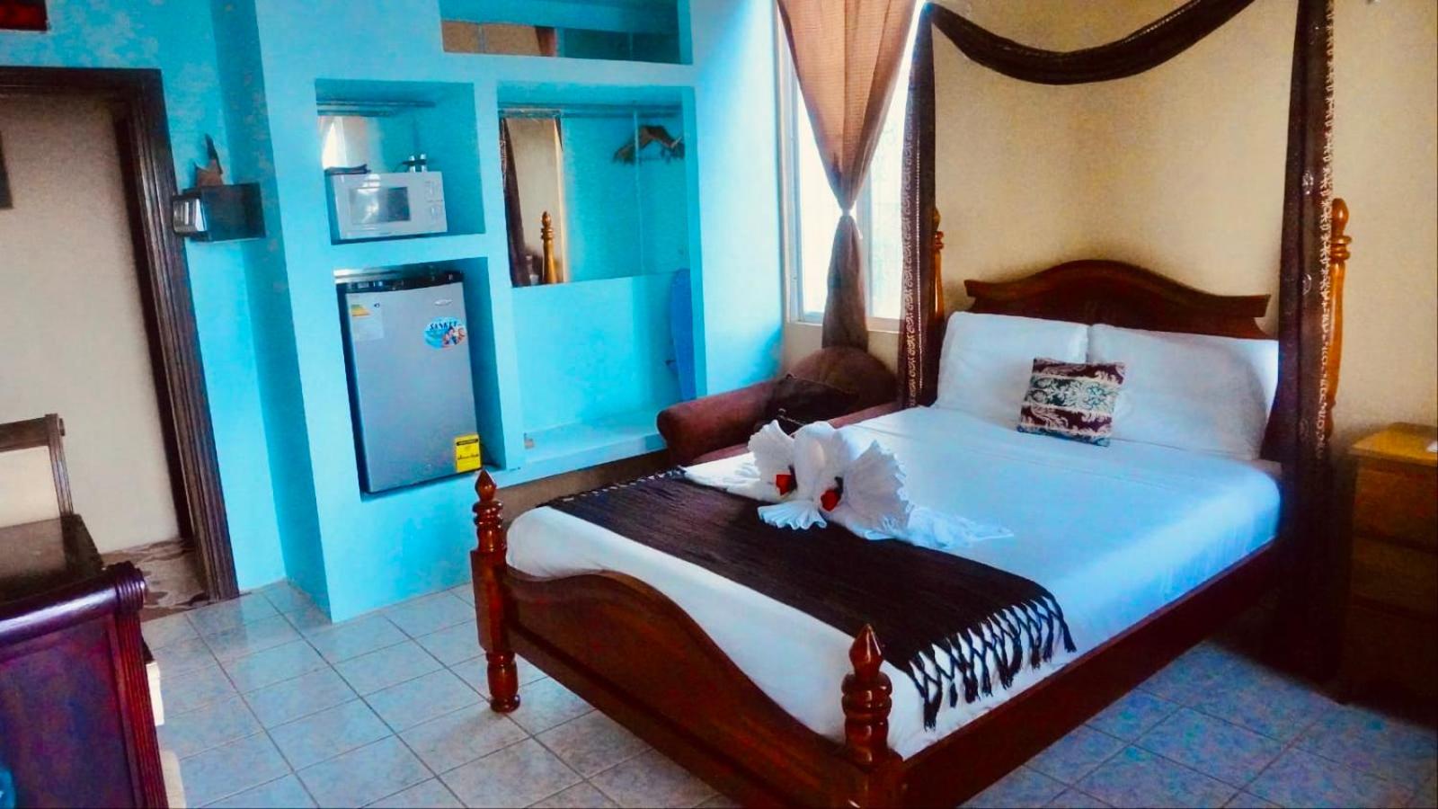 See Belize TRANQUIL Sea View Studio with Balcony & Infinity Pool