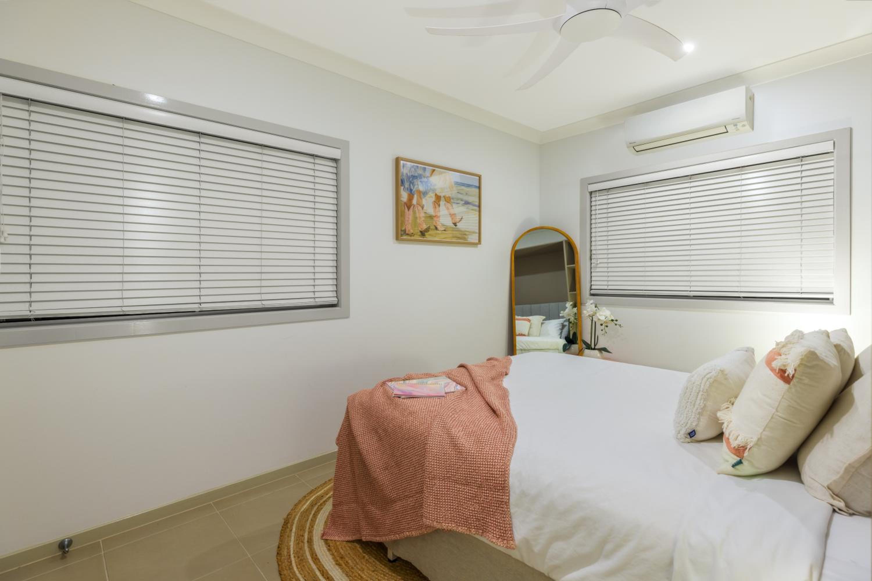 Private Luxury Haven with SUV Hire, Pool, Near Marina
