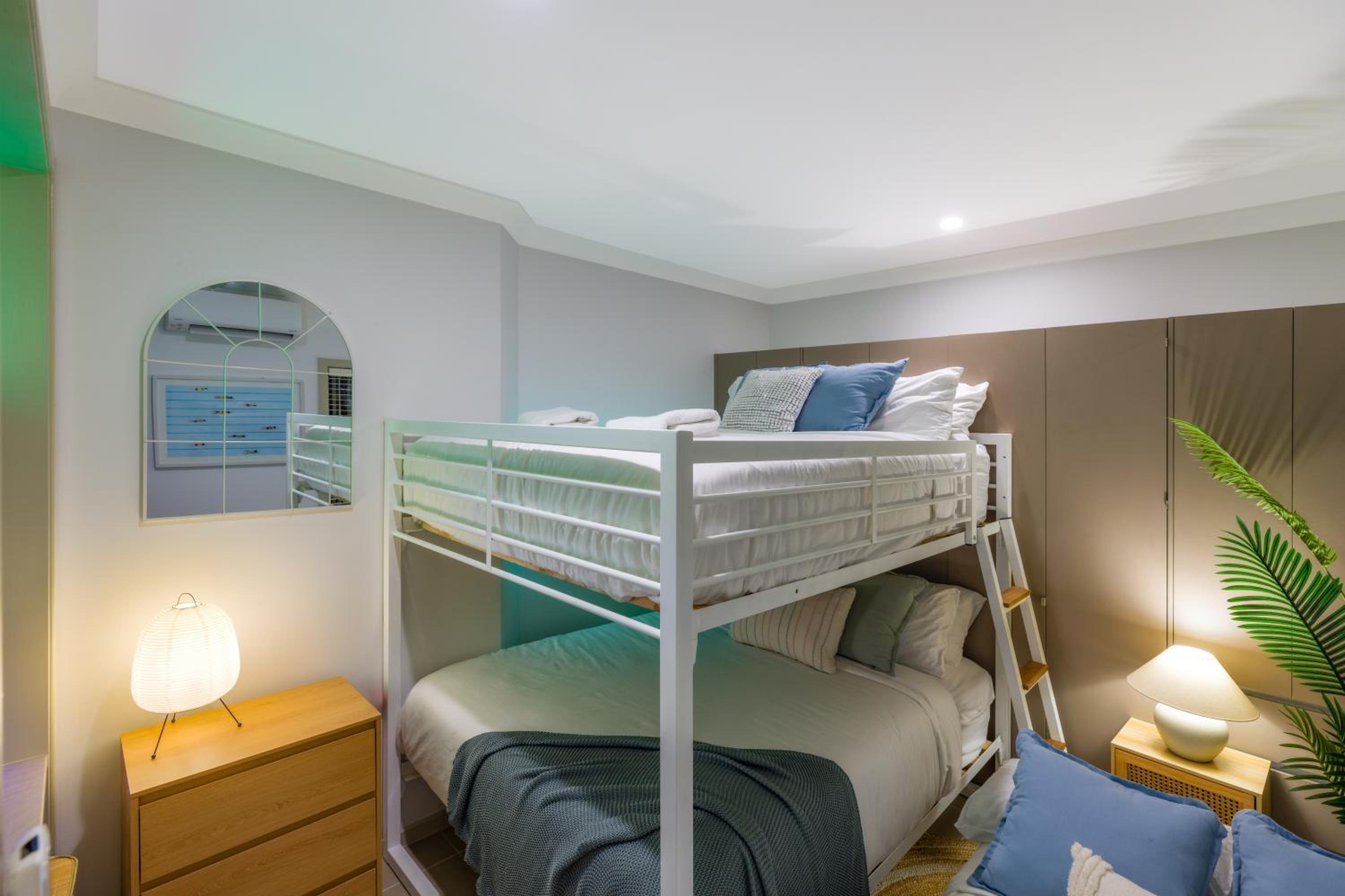 Private Luxury Haven with SUV Hire, Pool, Near Marina