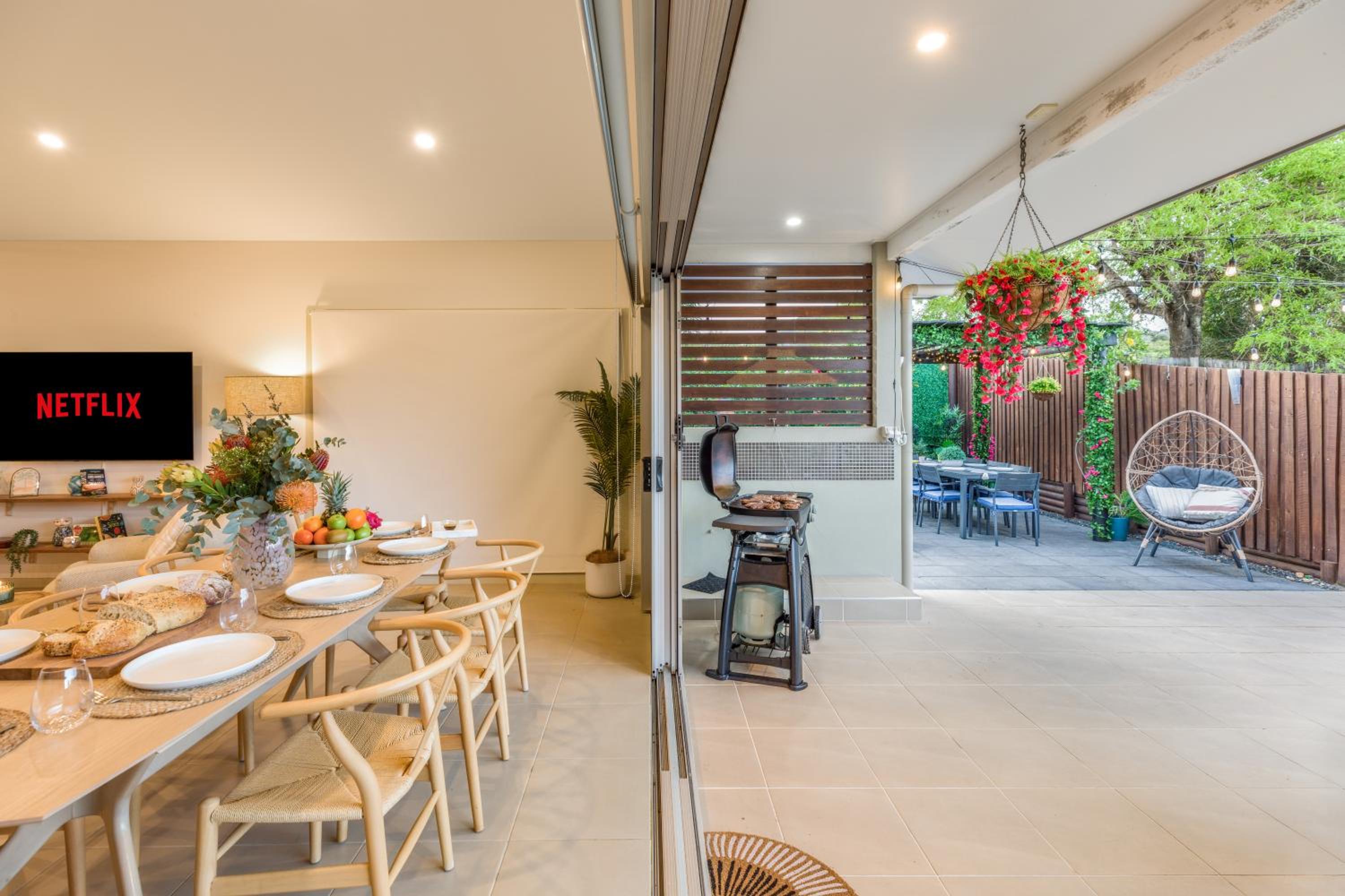Private Luxury Haven with SUV Hire, Pool, Near Marina