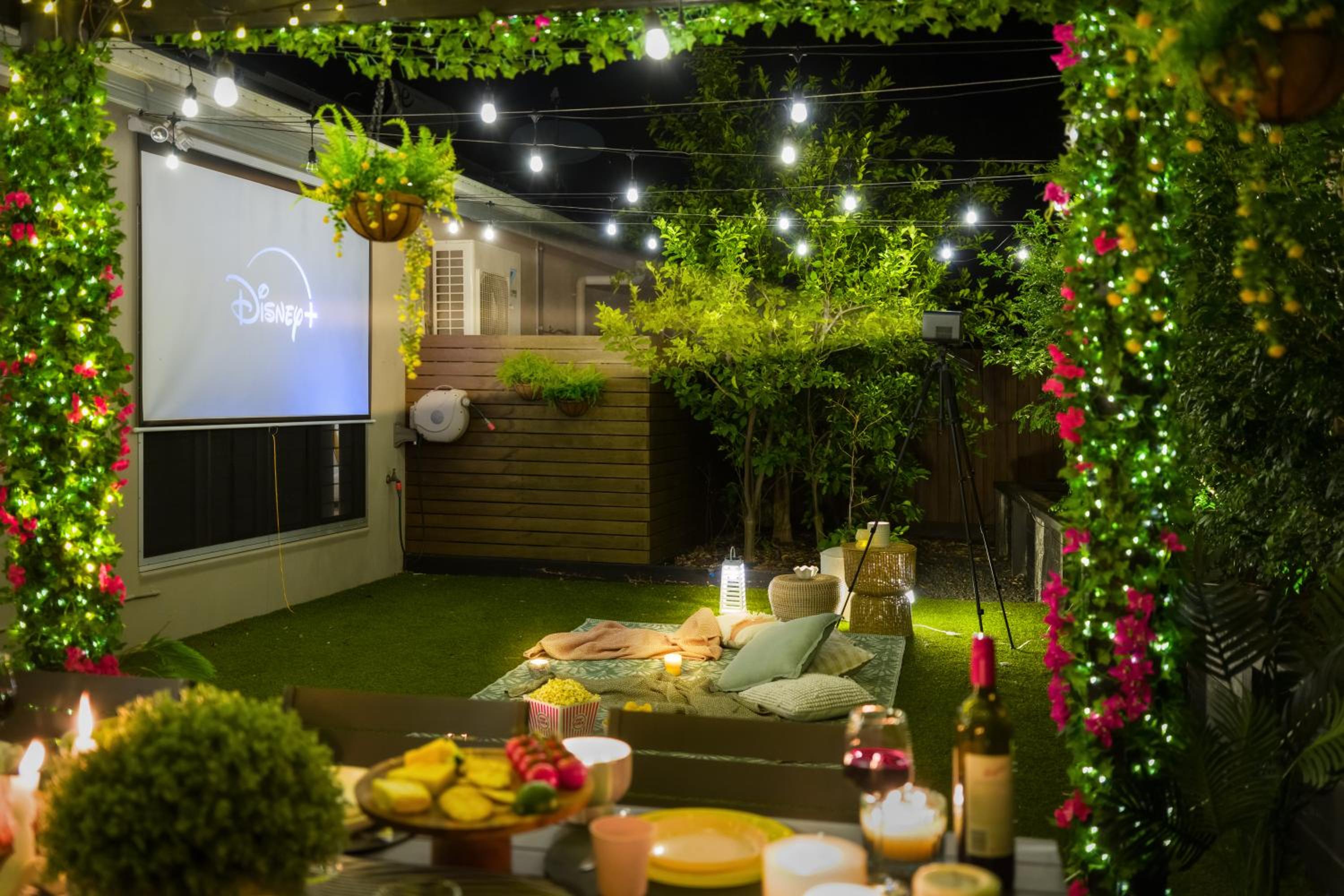 Private Luxury Haven with SUV Hire, Pool, Near Marina