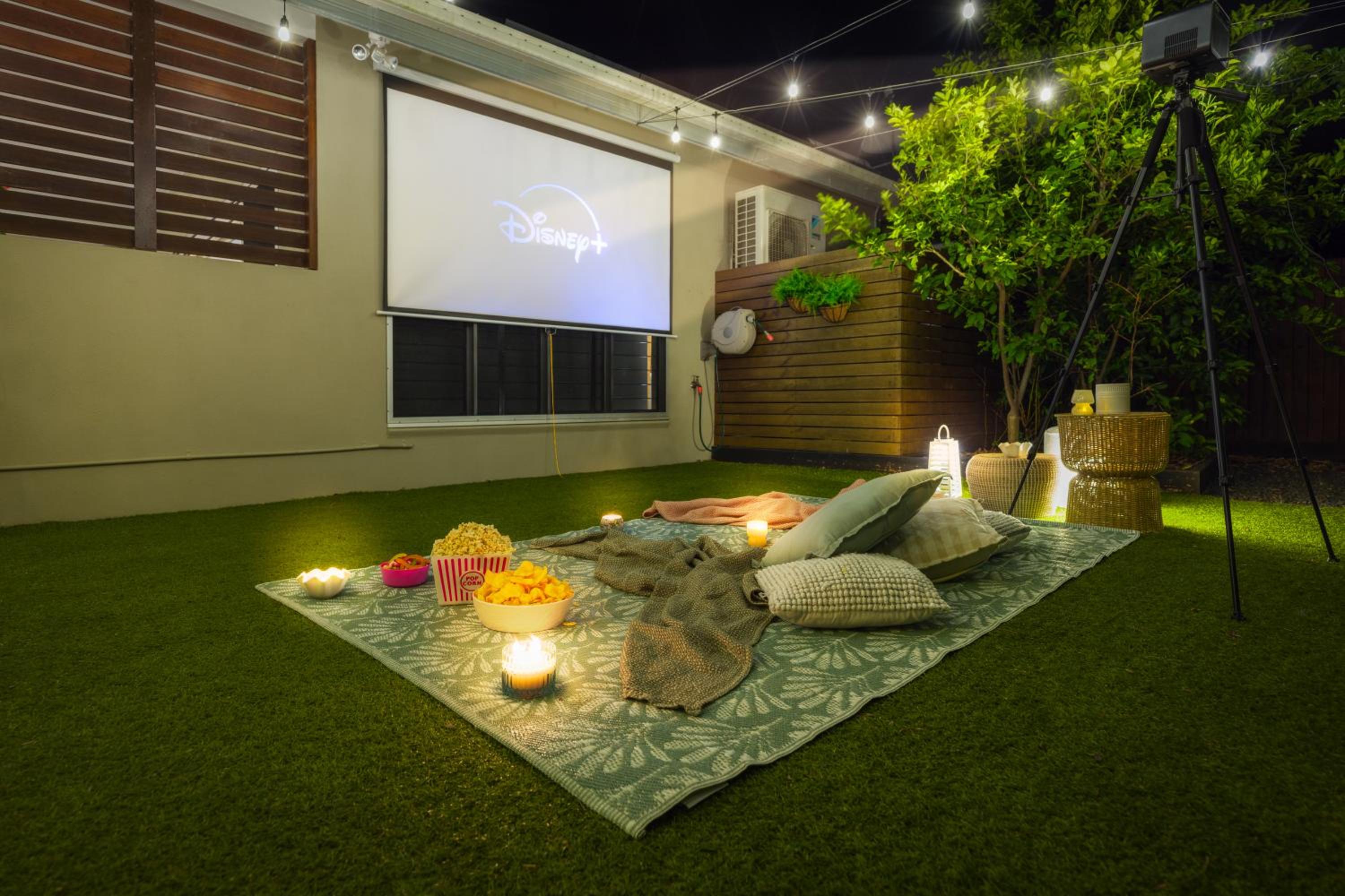 Private Luxury Haven with SUV Hire, Pool, Near Marina