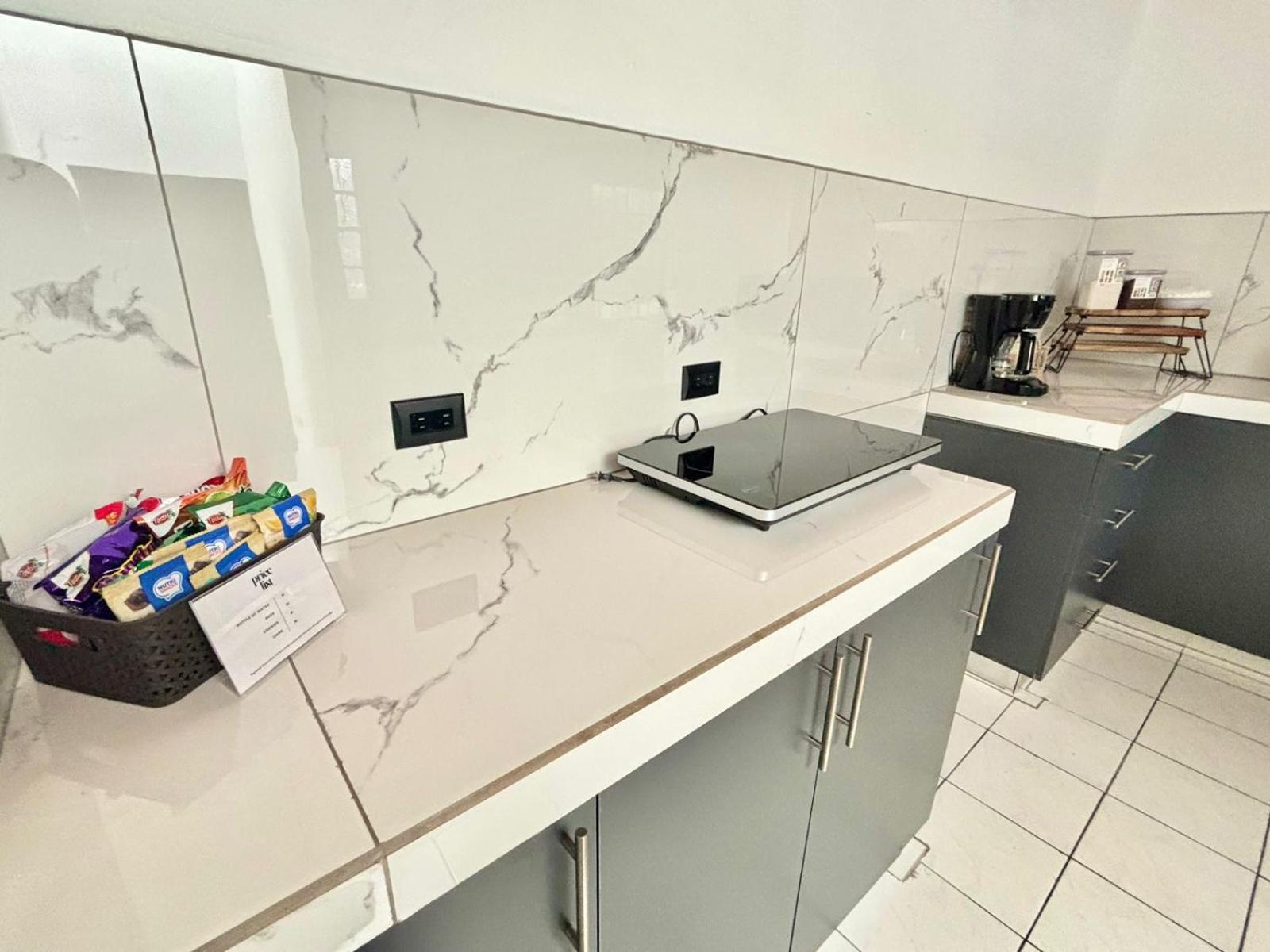 Charming house 5 min airport with Ac