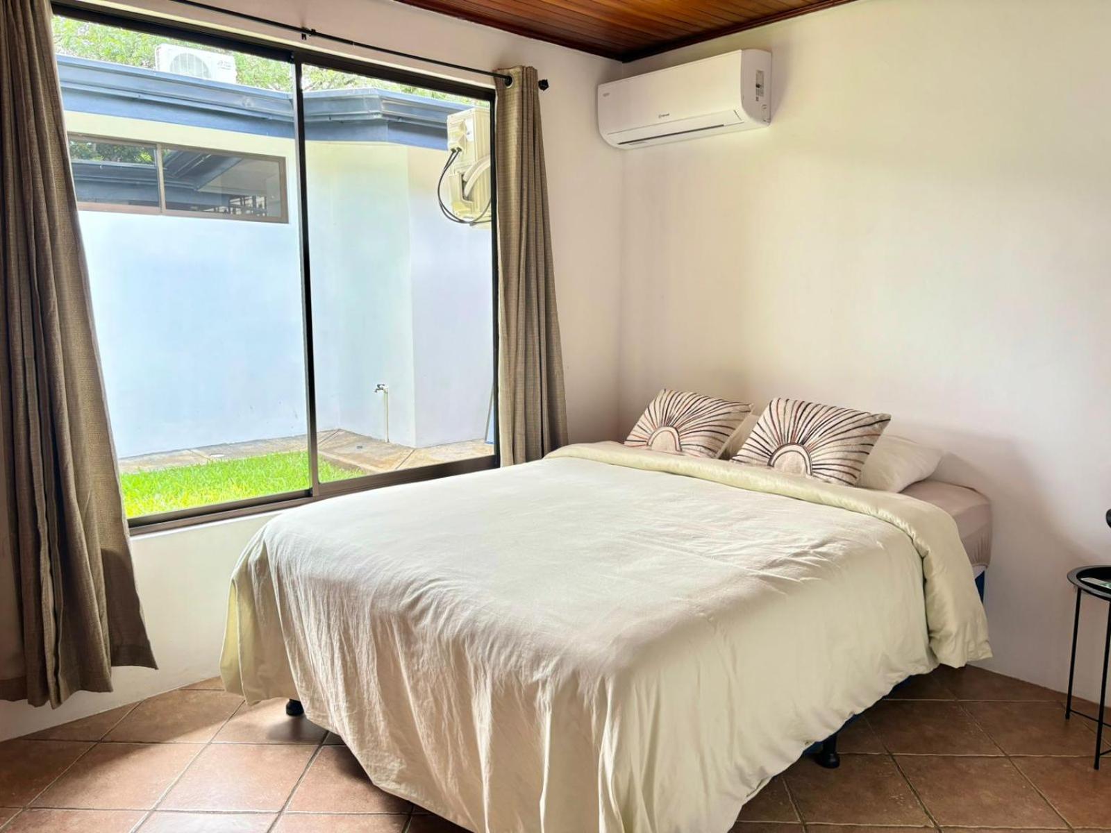 Charming house 5 min airport with Ac
