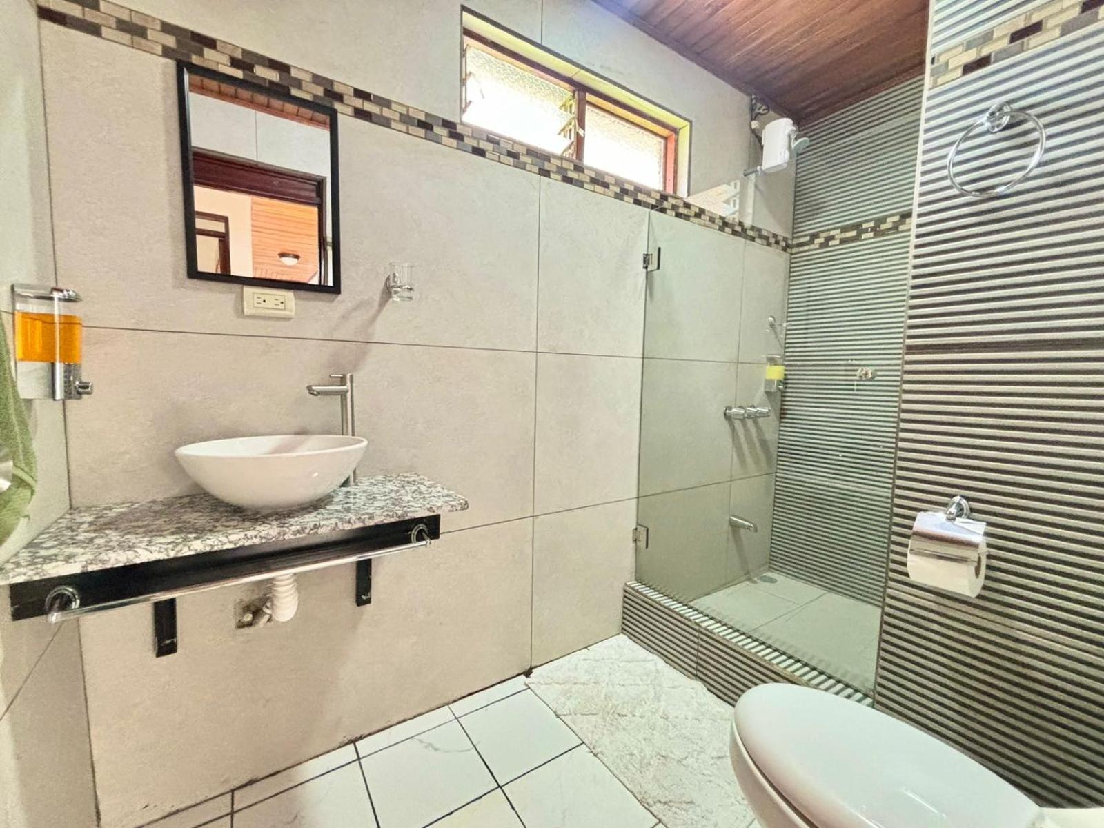 Charming house 5 min airport with Ac