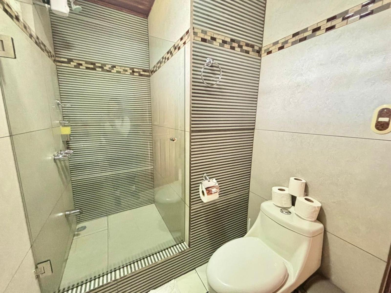 Charming house 5 min airport with Ac