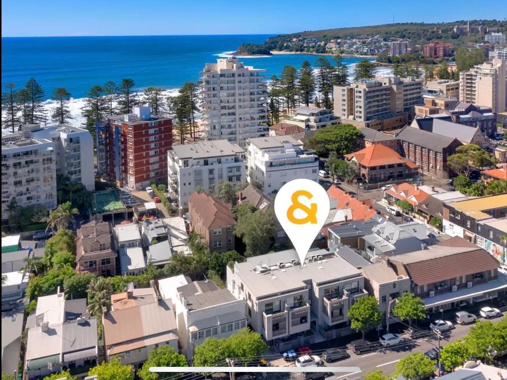 Sleek 2-Bed Apt Metres to Beach