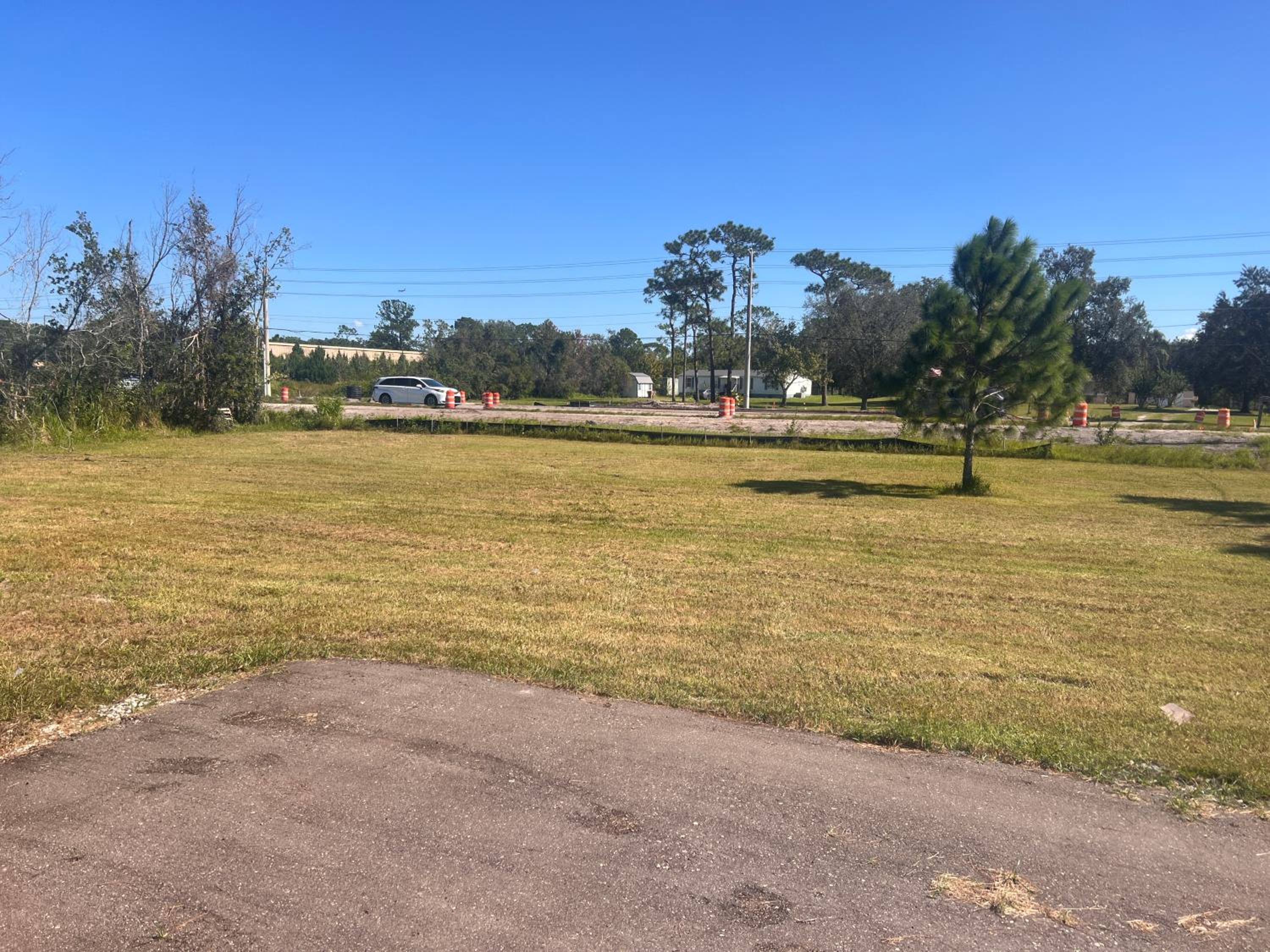 Mobile Home on huge parking space 10 mins from airport, 20 mins from Disney view 5