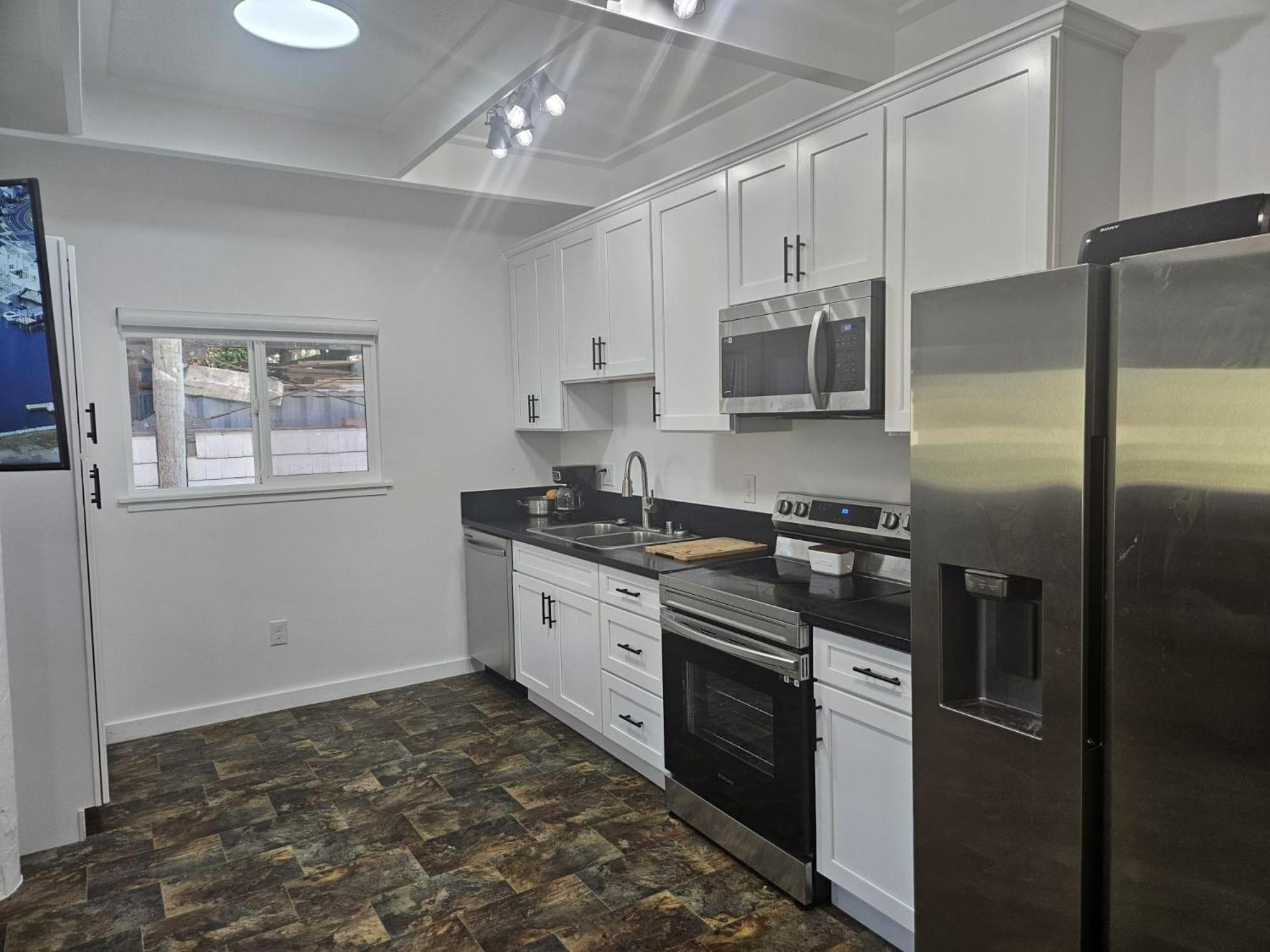 Waterfront 3-bedroom House on Bethel Island view 4
